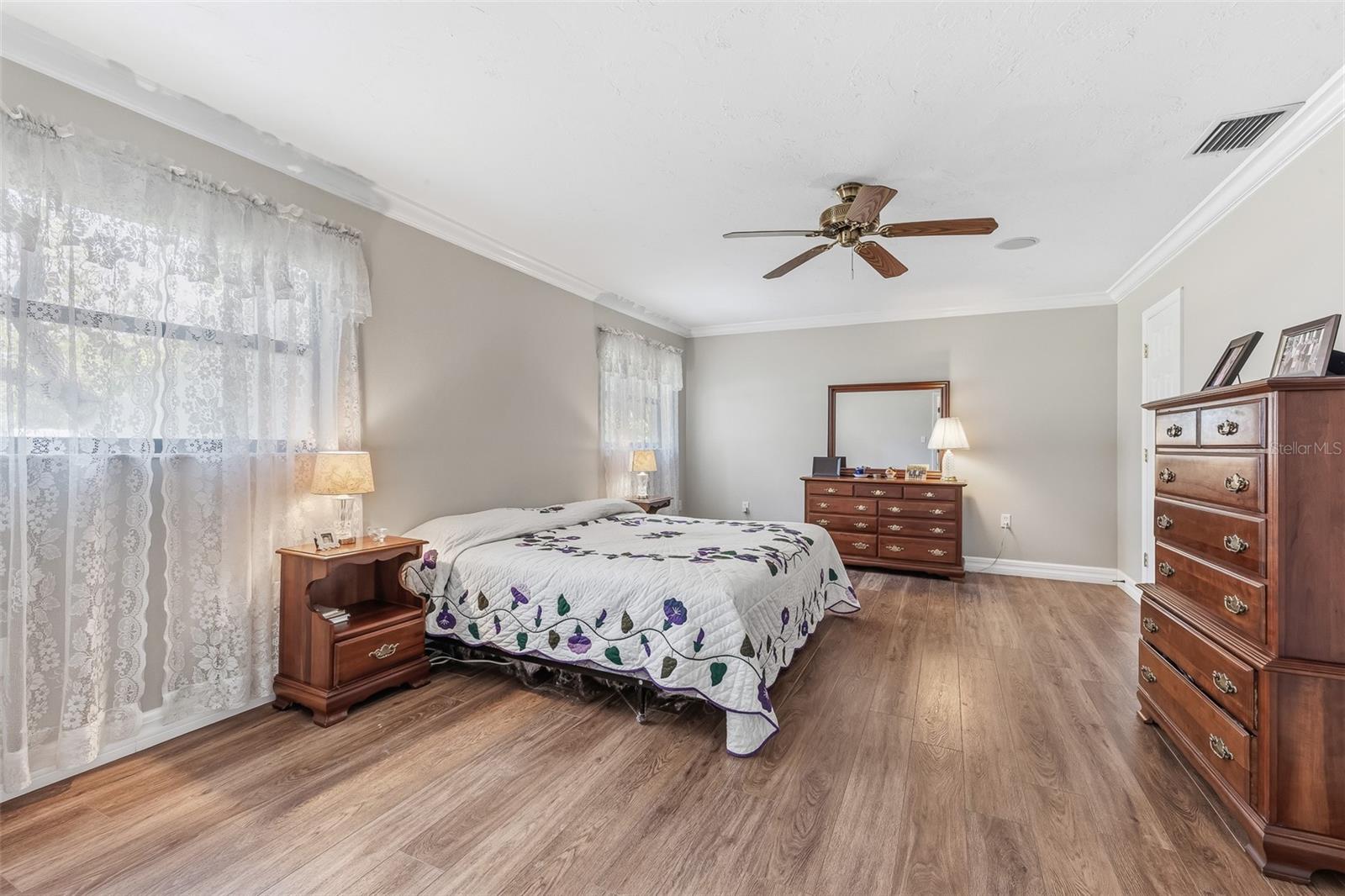 7565 CASTLE DR — photo 19