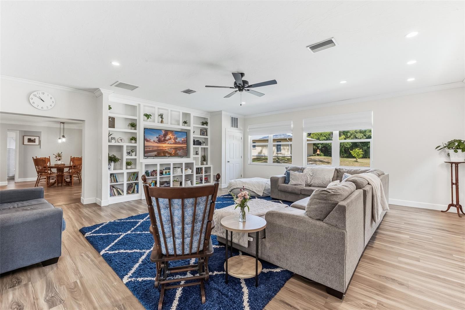 7565 CASTLE DR — photo 32