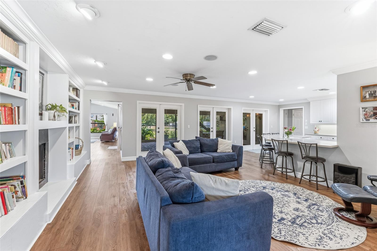 7565 CASTLE DR — photo 7