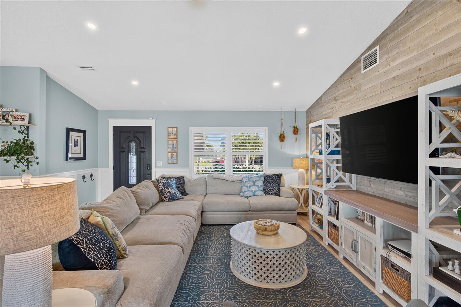 503 JOHNS PASS AVE — photo 9