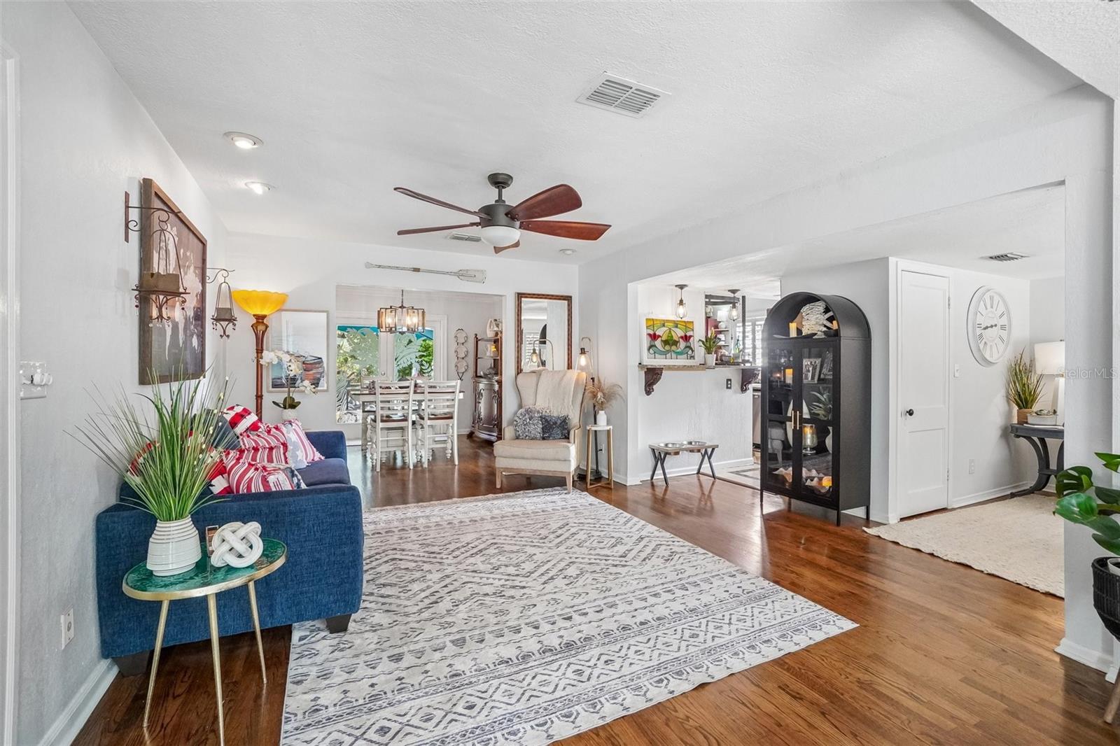 1204 E PARK CIR — photo 21