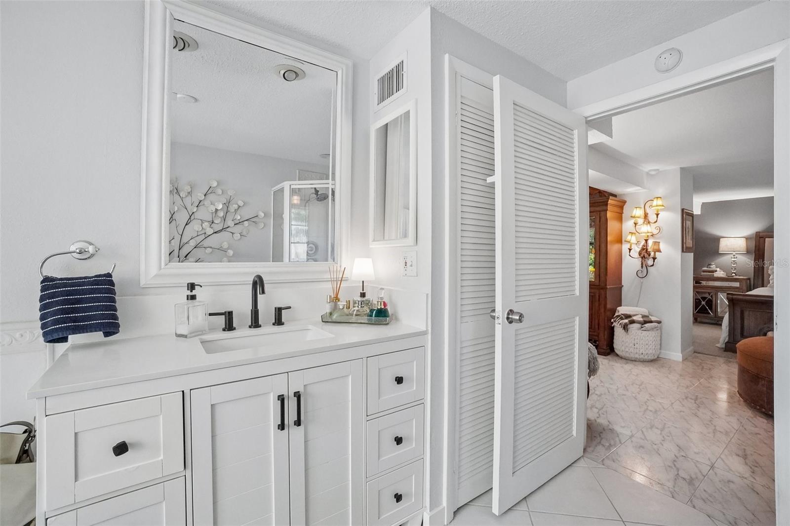 1204 E PARK CIR — photo 41