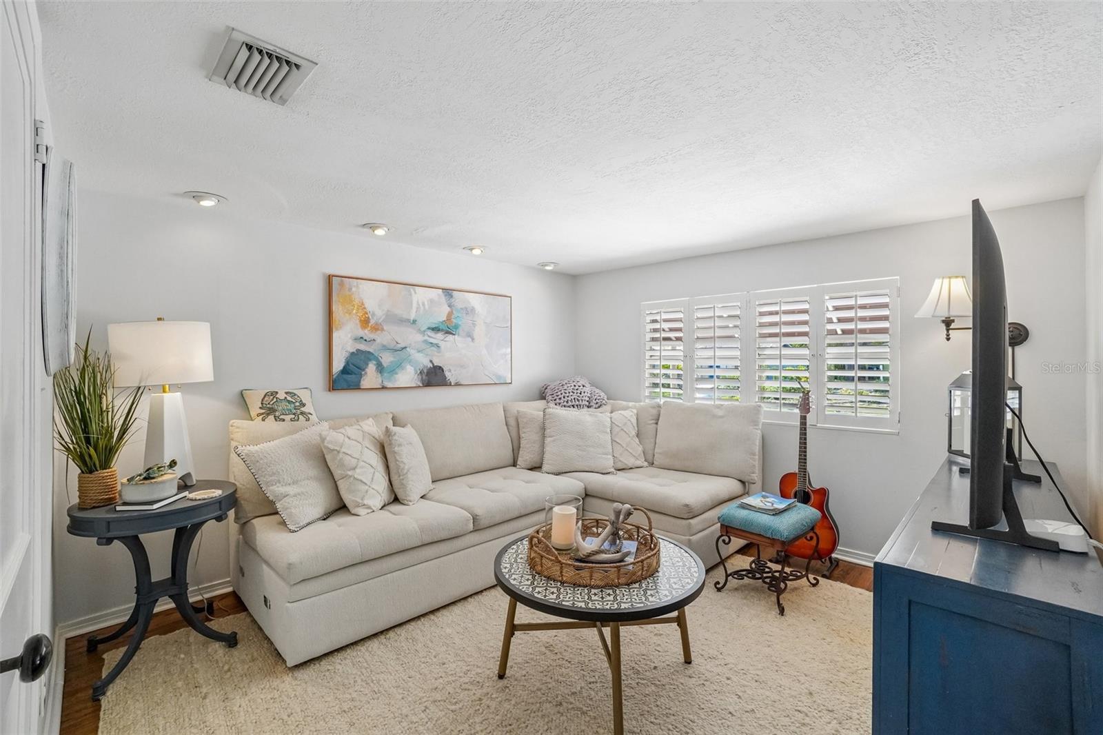 1204 E PARK CIR — photo 3