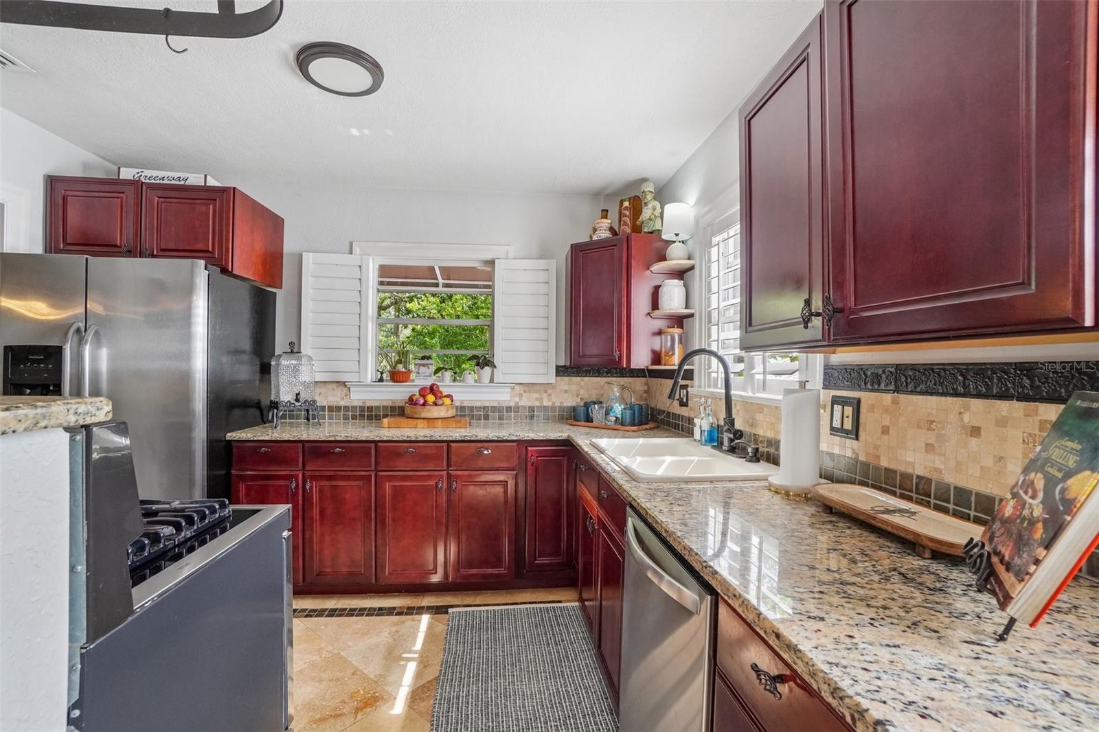 1204 E PARK CIR — photo 30
