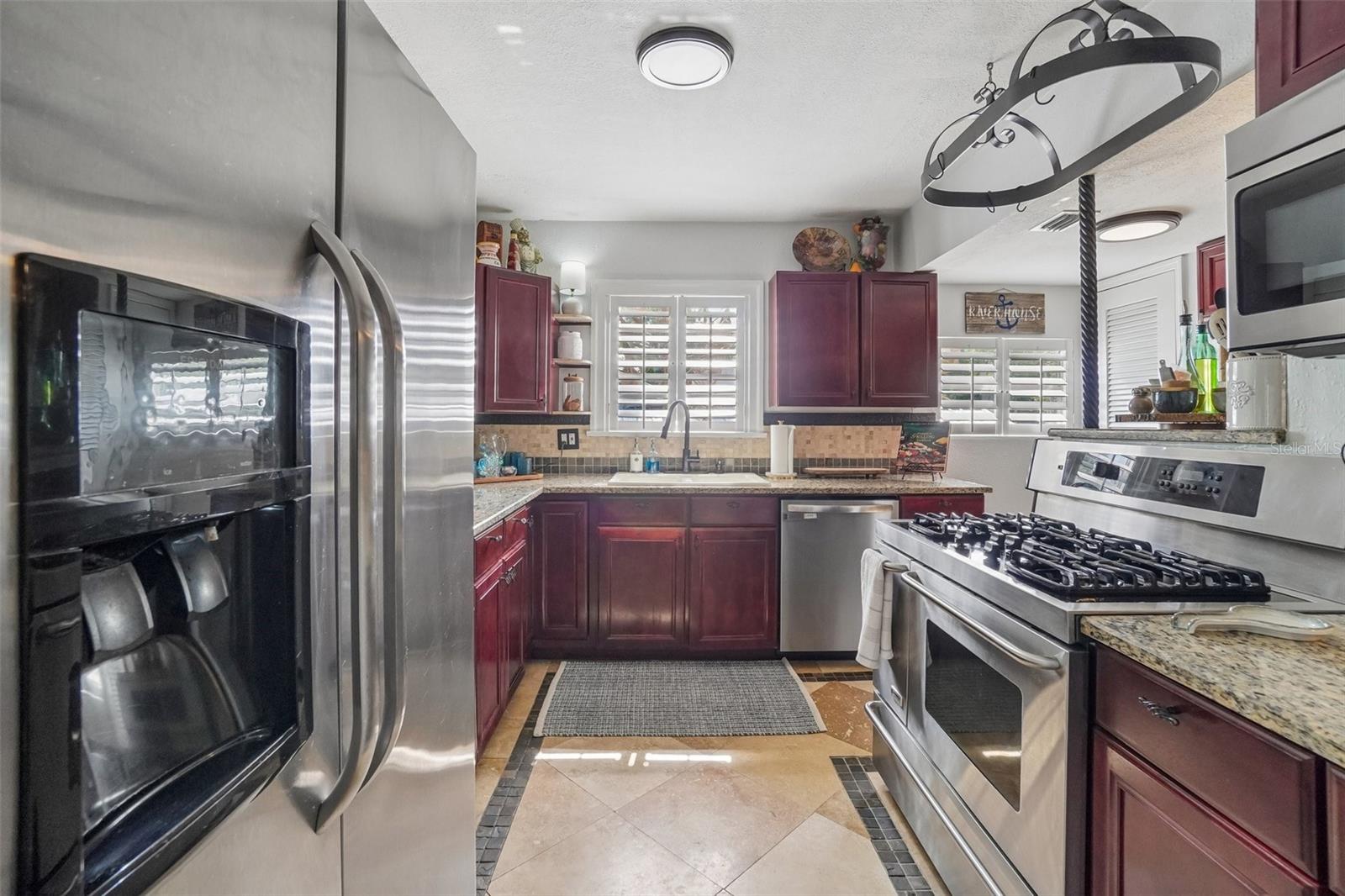 1204 E PARK CIR — photo 28