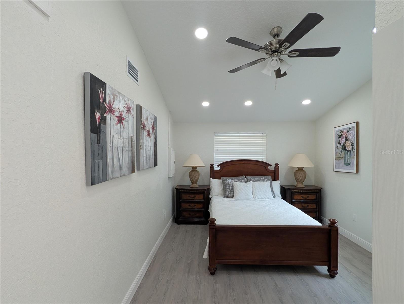 1915 E MULBERRY DR — photo 17