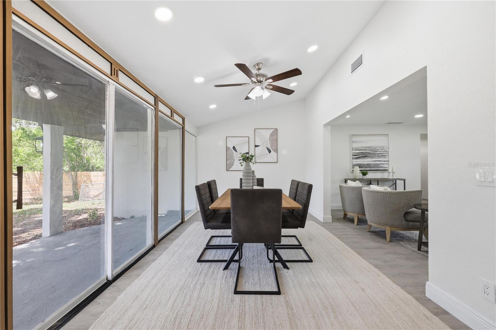 1915 E MULBERRY DR — photo 11