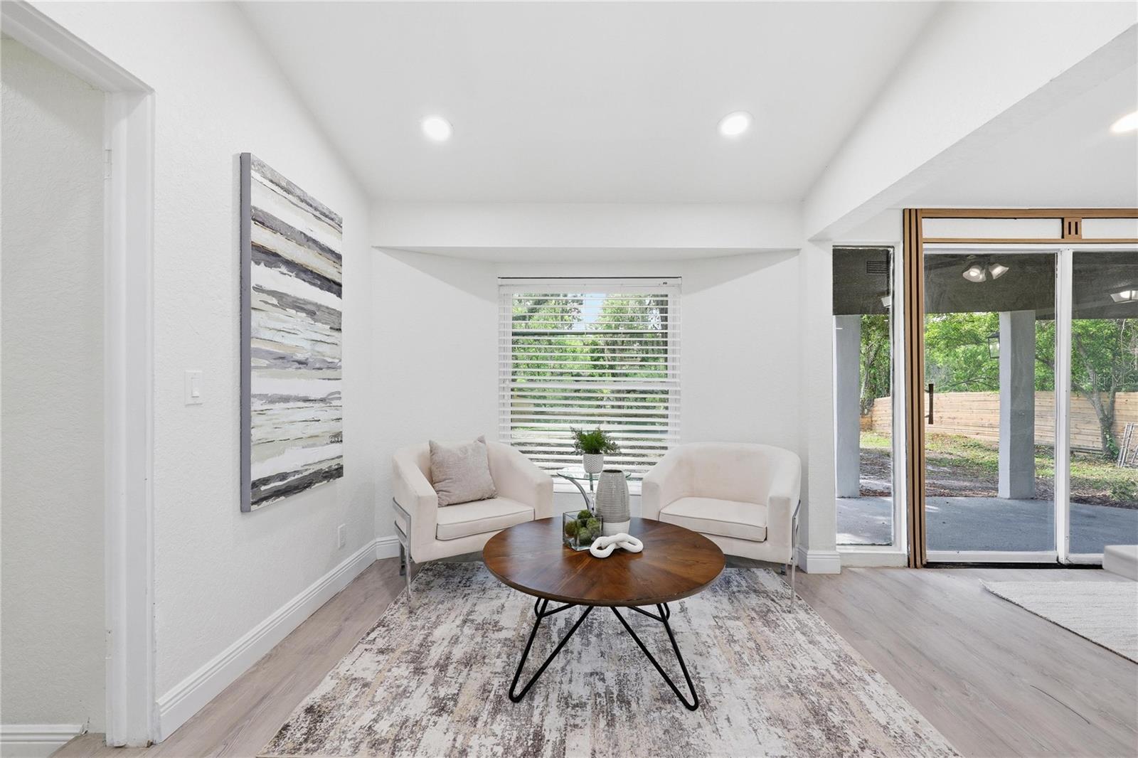 1915 E MULBERRY DR — photo 16