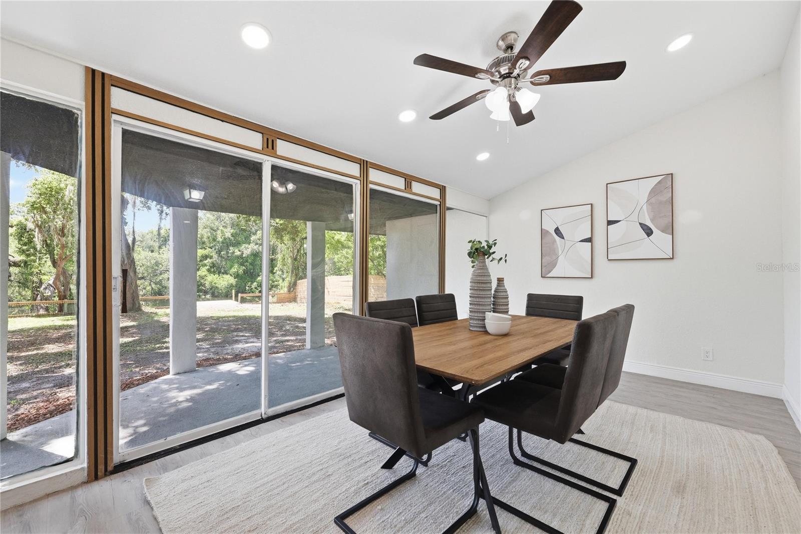 1915 E MULBERRY DR — photo 28