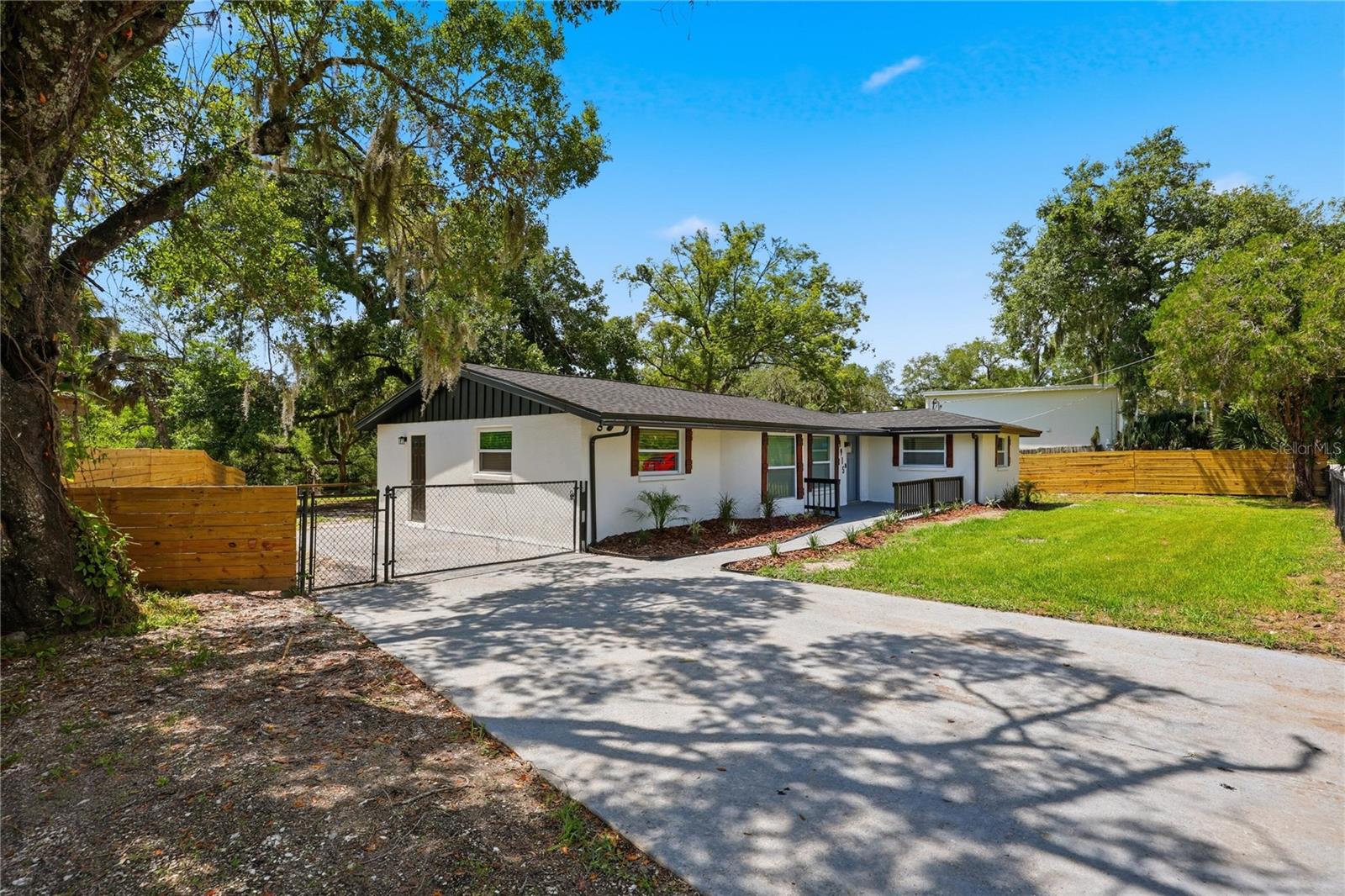 1915 E MULBERRY DR — photo 27