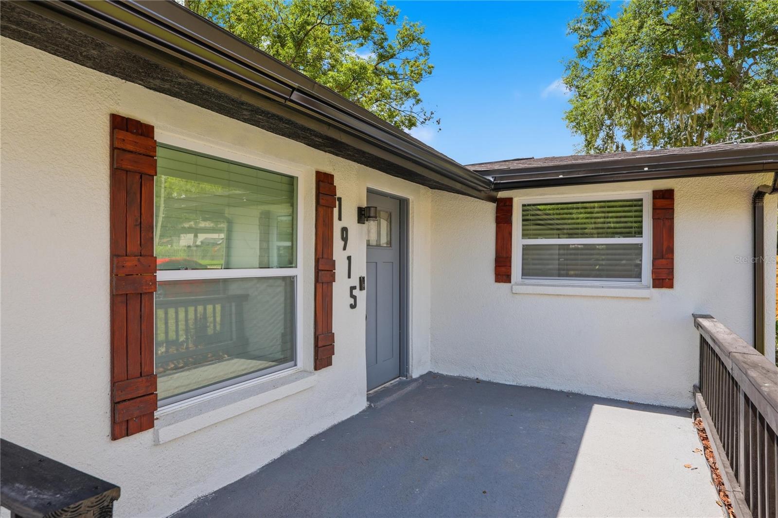 1915 E MULBERRY DR — photo 26