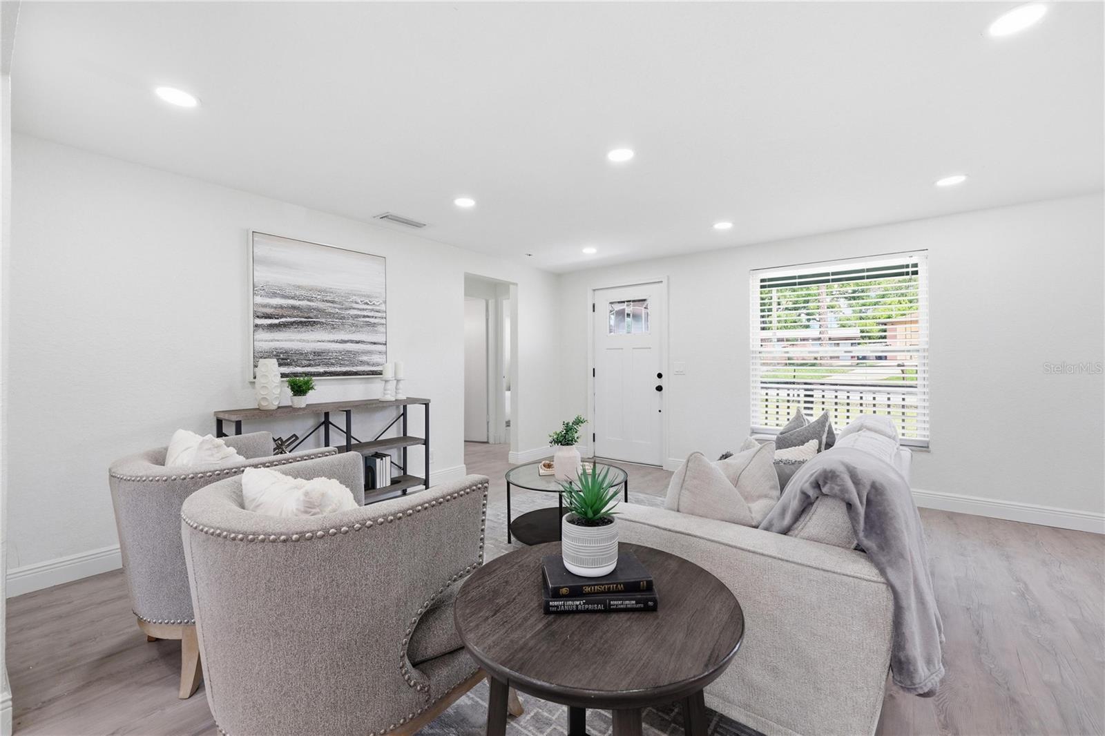 1915 E MULBERRY DR — photo 13