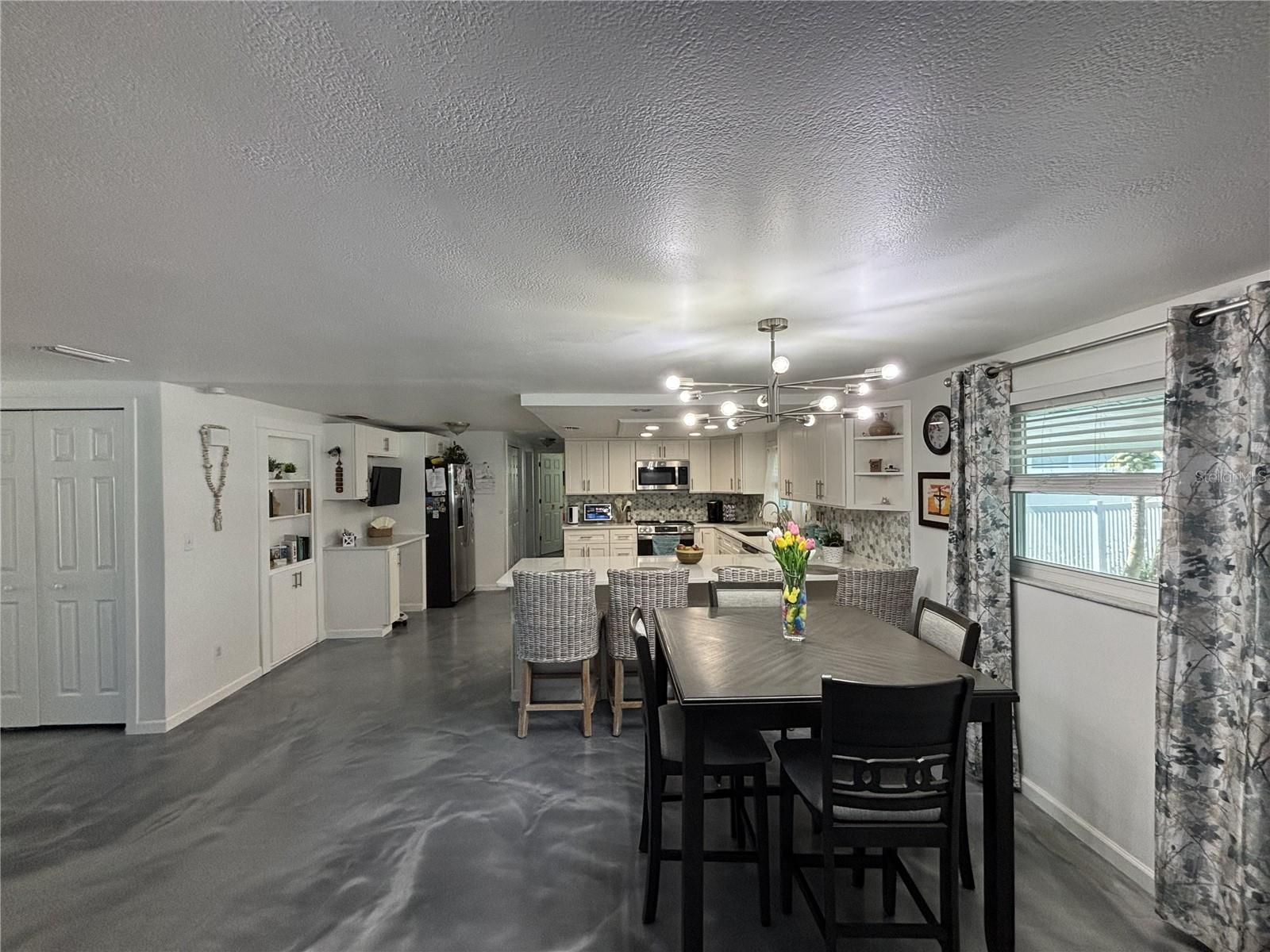 1002 SILVER PALM WAY — photo 3