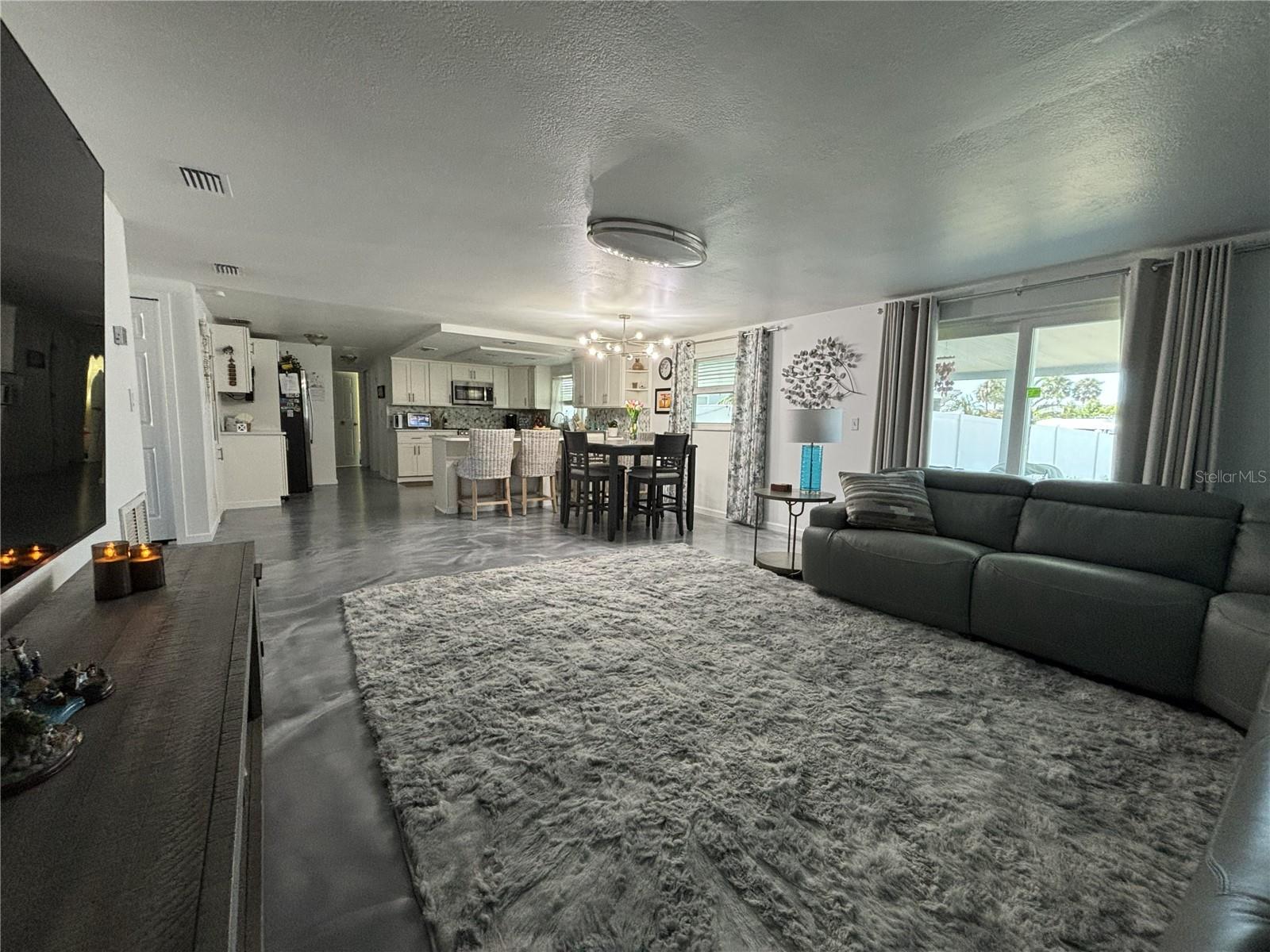 1002 SILVER PALM WAY — photo 4