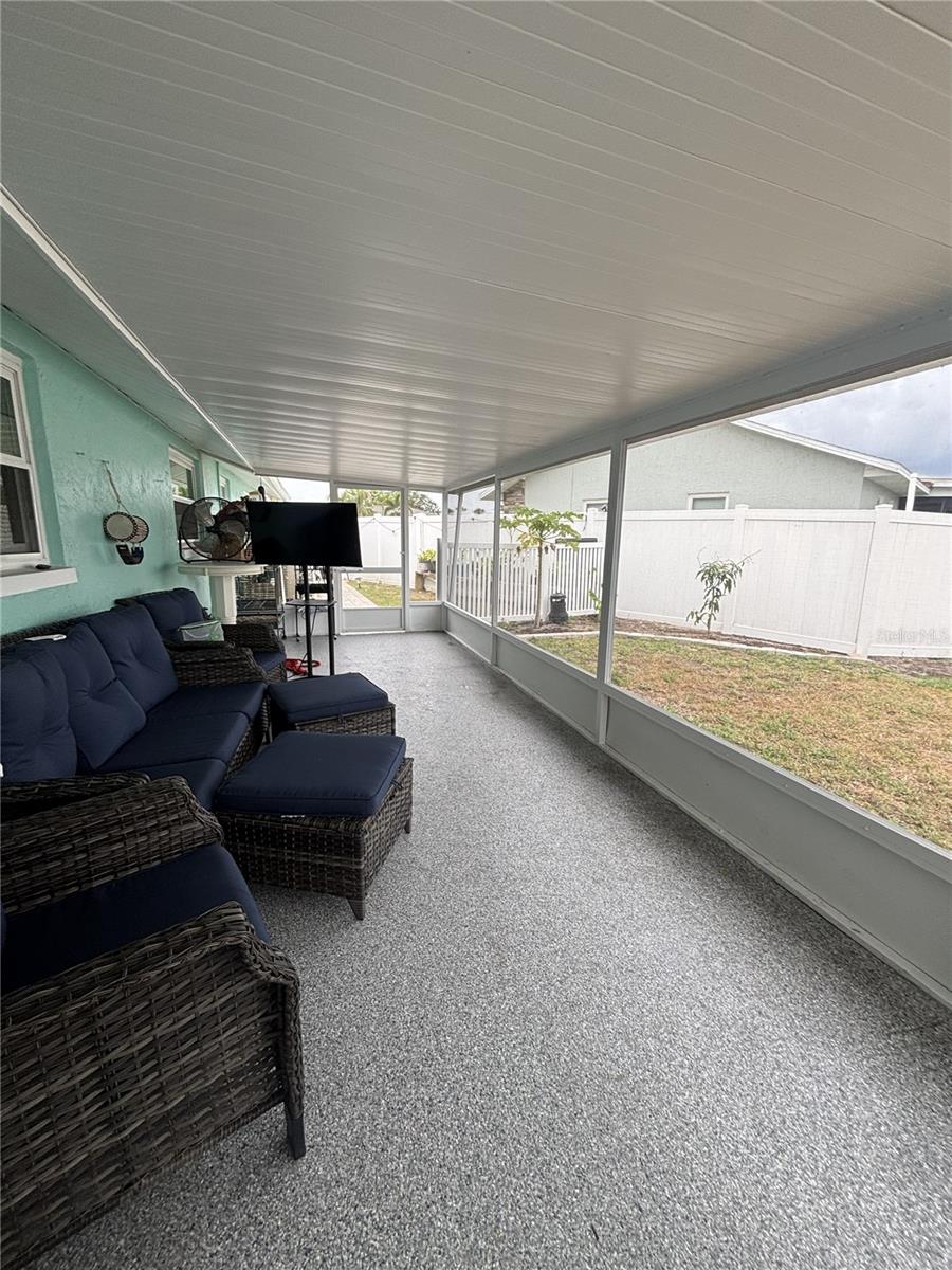 1002 SILVER PALM WAY — photo 7