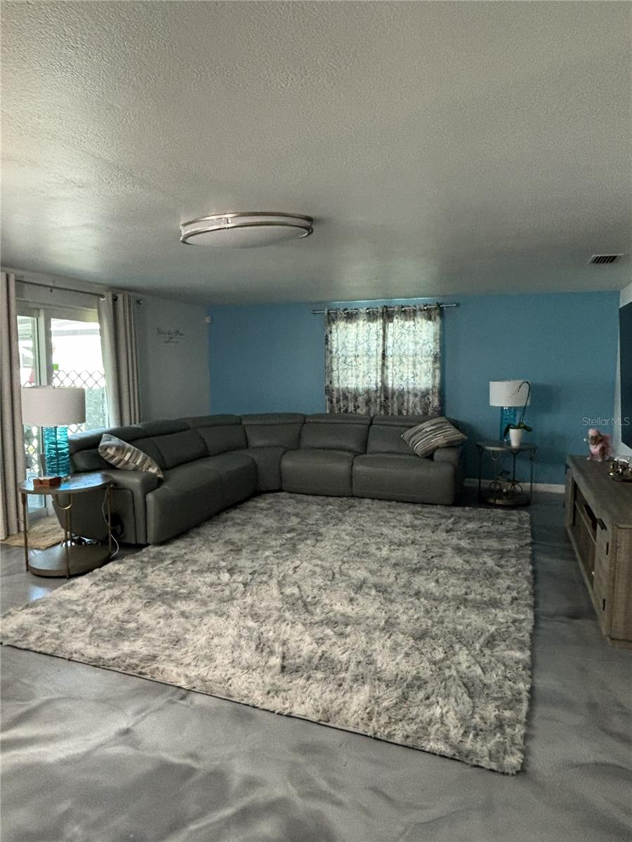 1002 SILVER PALM WAY — photo 2