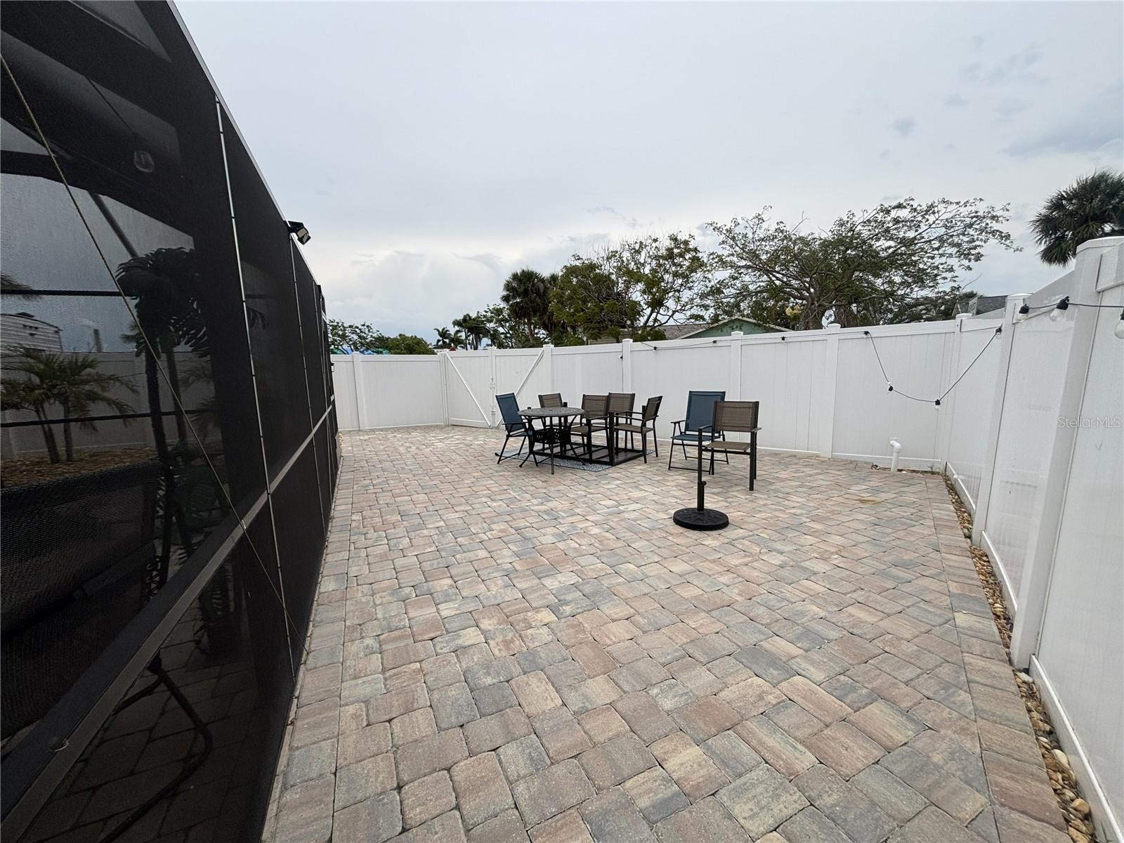 1002 SILVER PALM WAY — photo 8