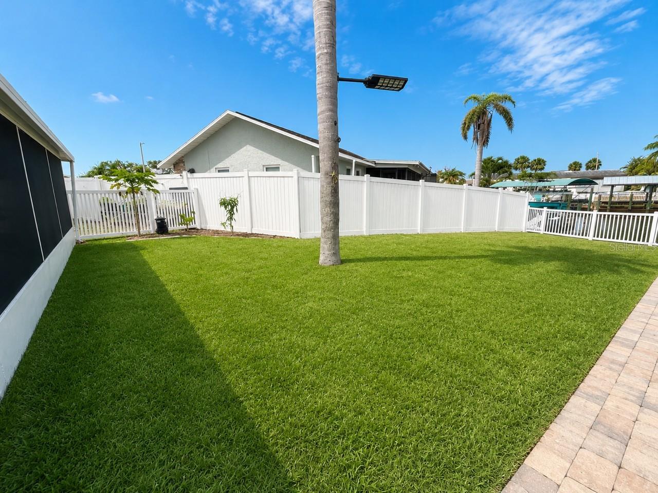 1002 SILVER PALM WAY — photo 9
