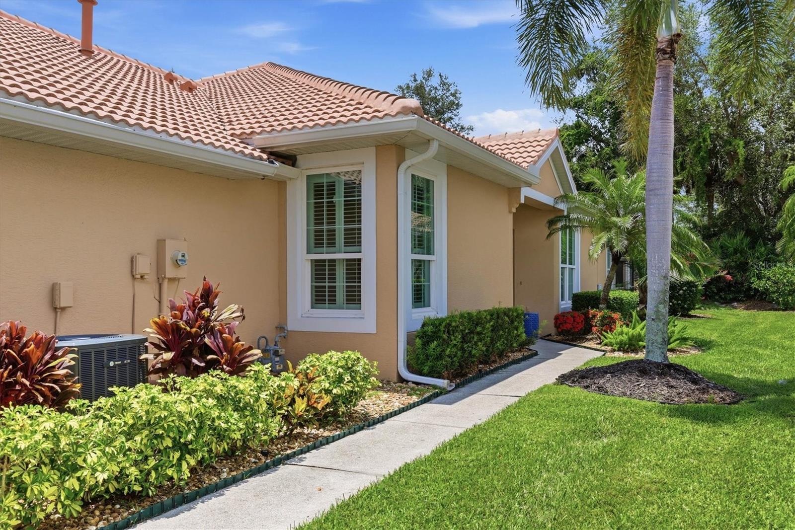 4939 WHISPERING OAKS DR — photo 4