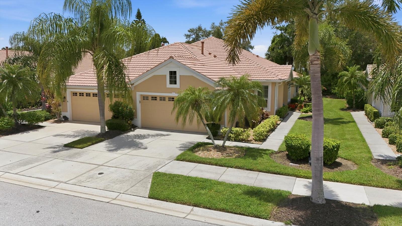 4939 WHISPERING OAKS DR — photo 2