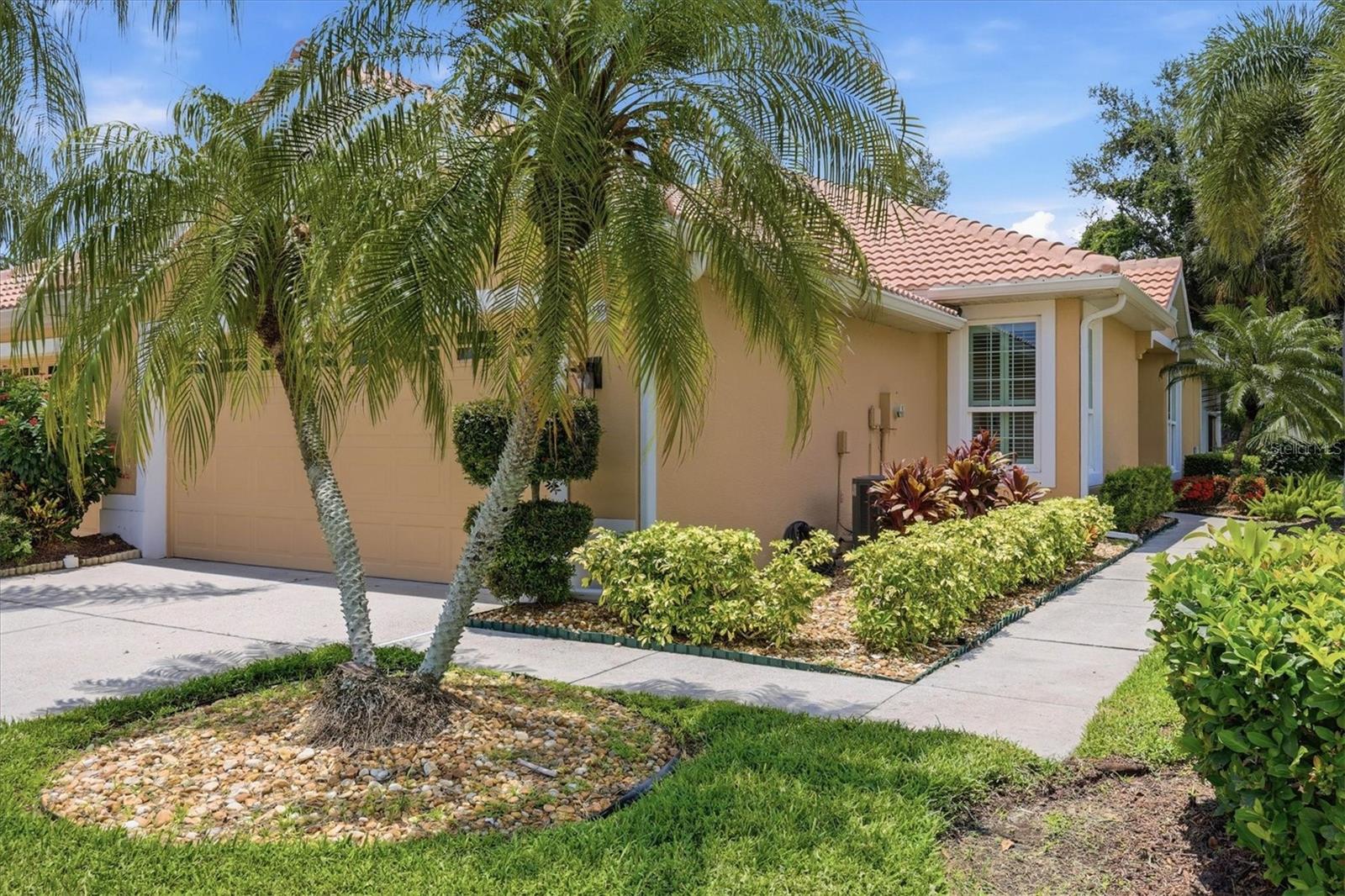 4939 WHISPERING OAKS DR — photo 3