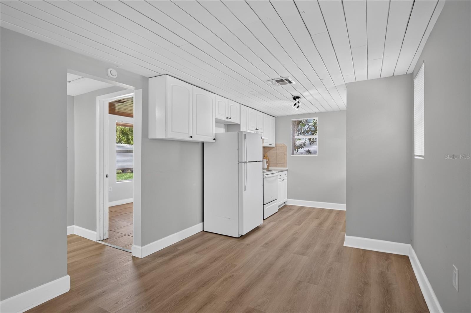2947 GILLESPIE AVE — photo 8