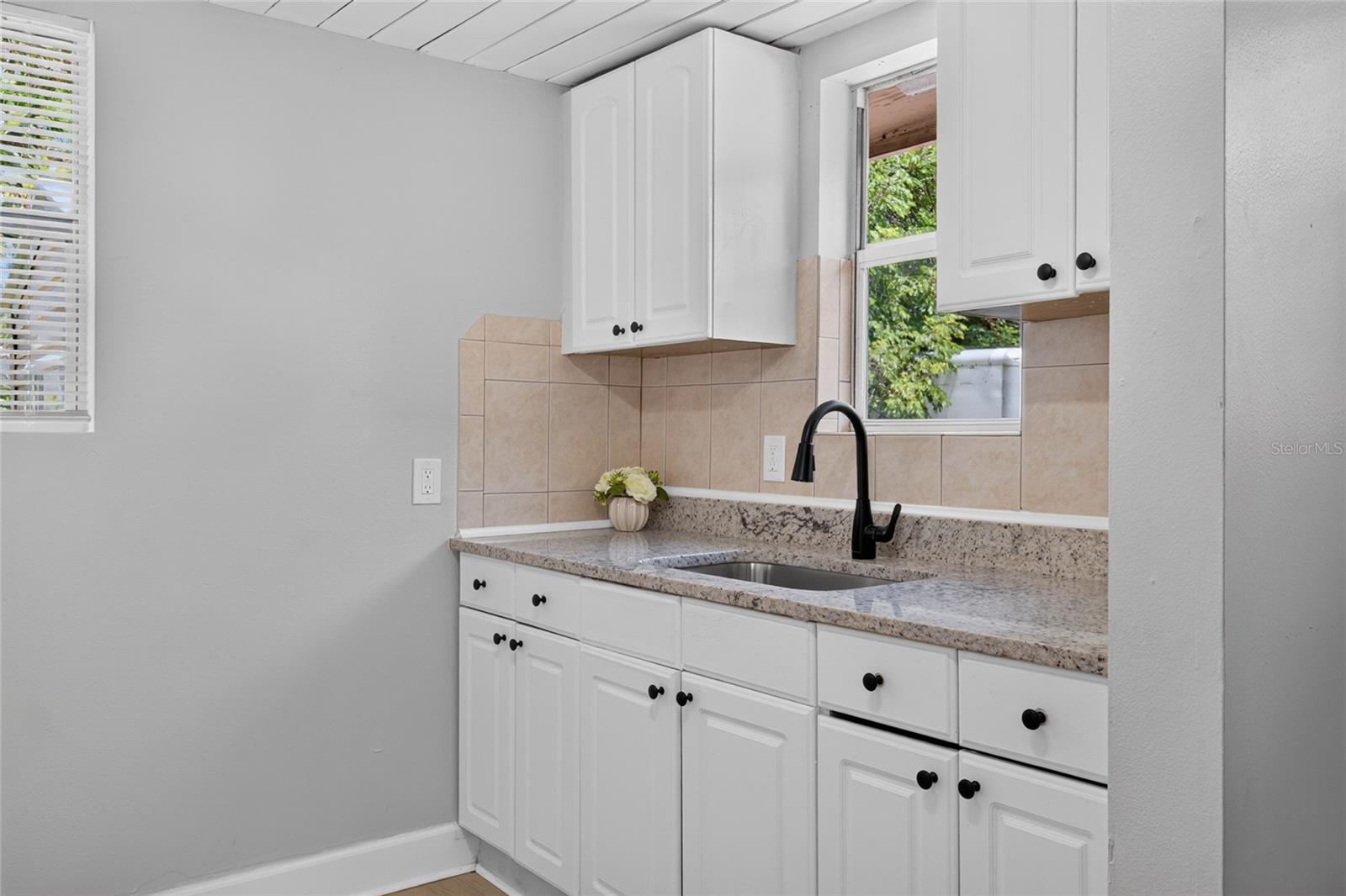 2947 GILLESPIE AVE — photo 4
