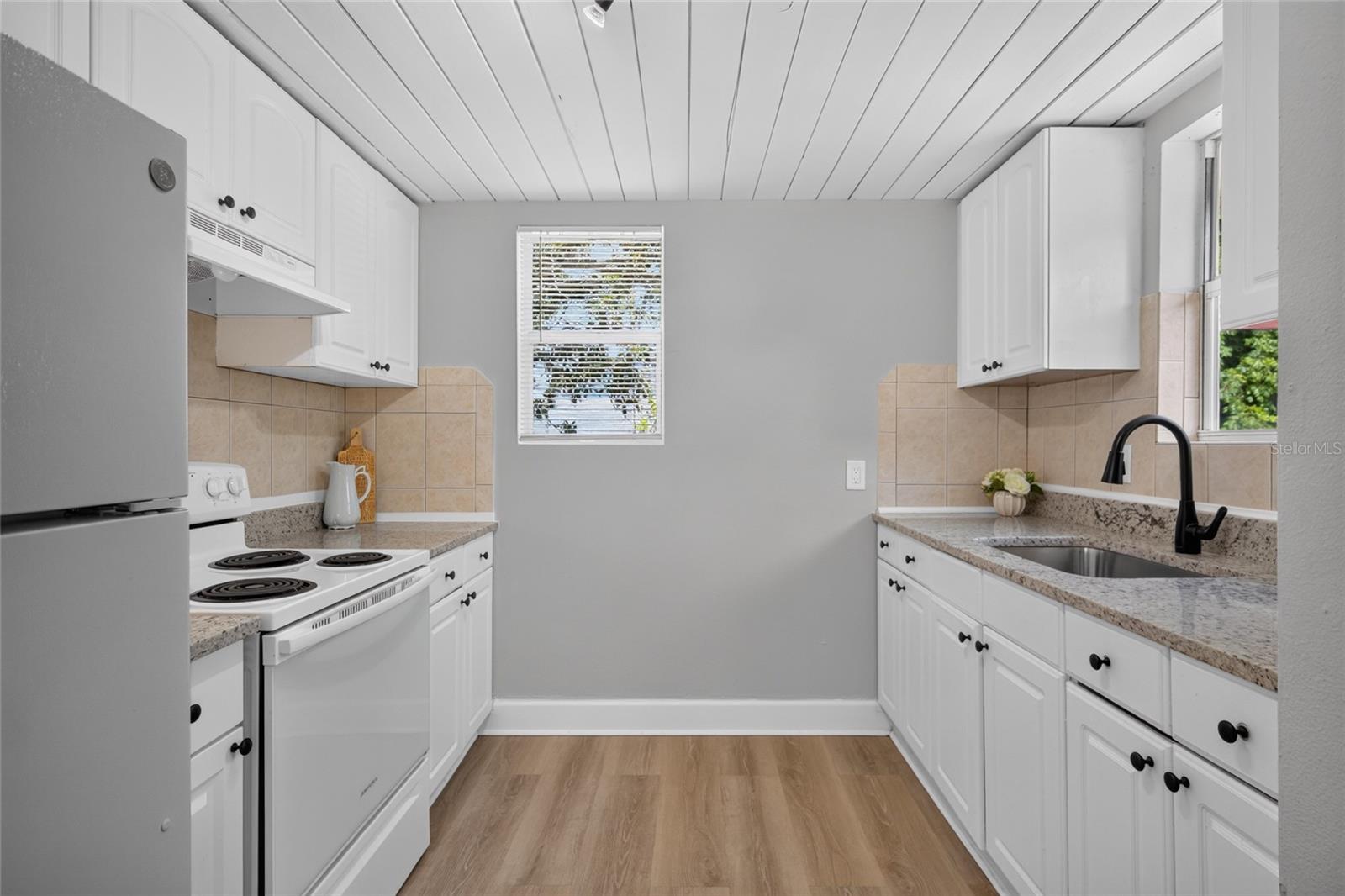 2947 GILLESPIE AVE — photo 3
