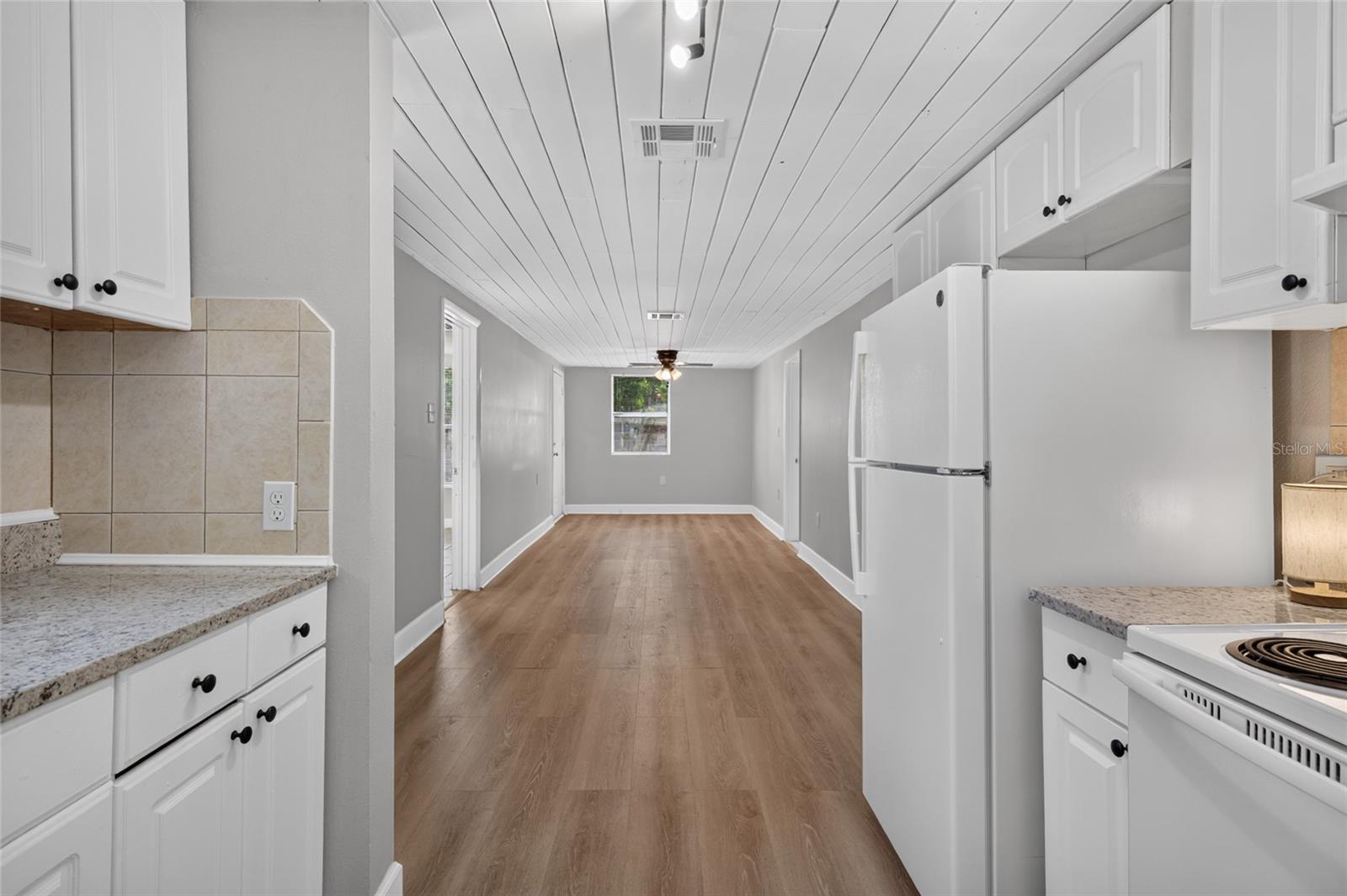 2947 GILLESPIE AVE — photo 7