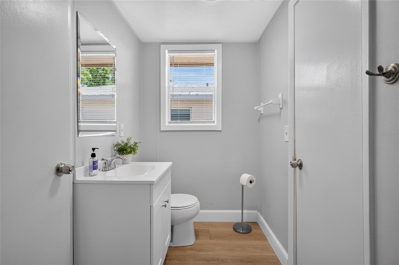 2947 GILLESPIE AVE — photo 9