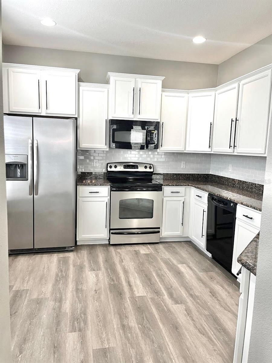 8427 BLUE ROCK DR — photo 11