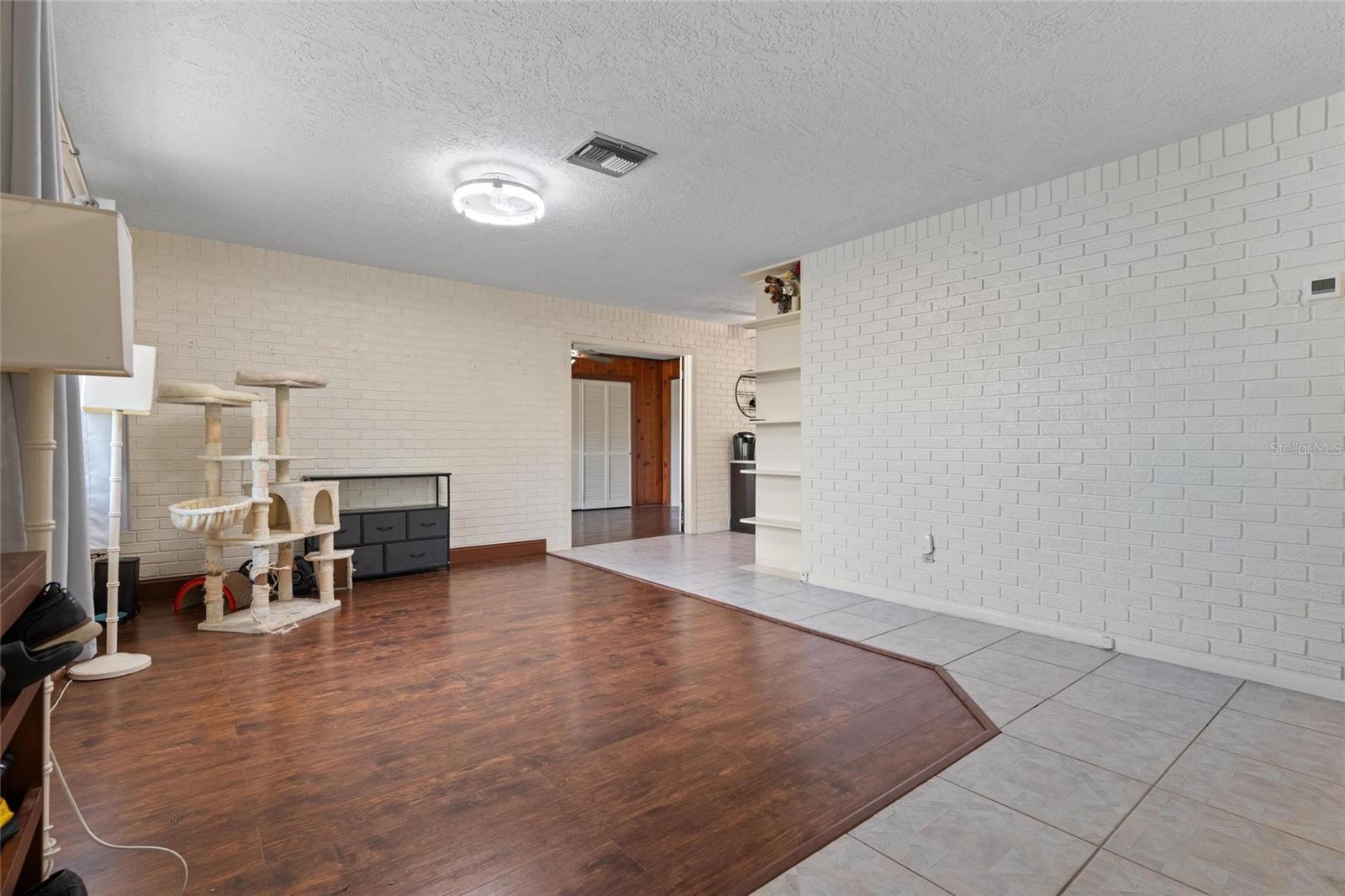 1428 PINEBROOK DR — photo 9