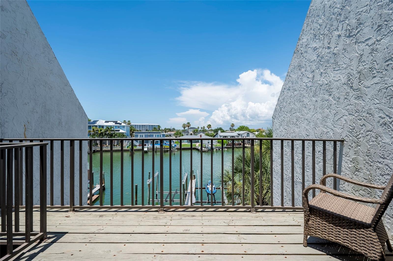 218 SKIFF PT — photo 17