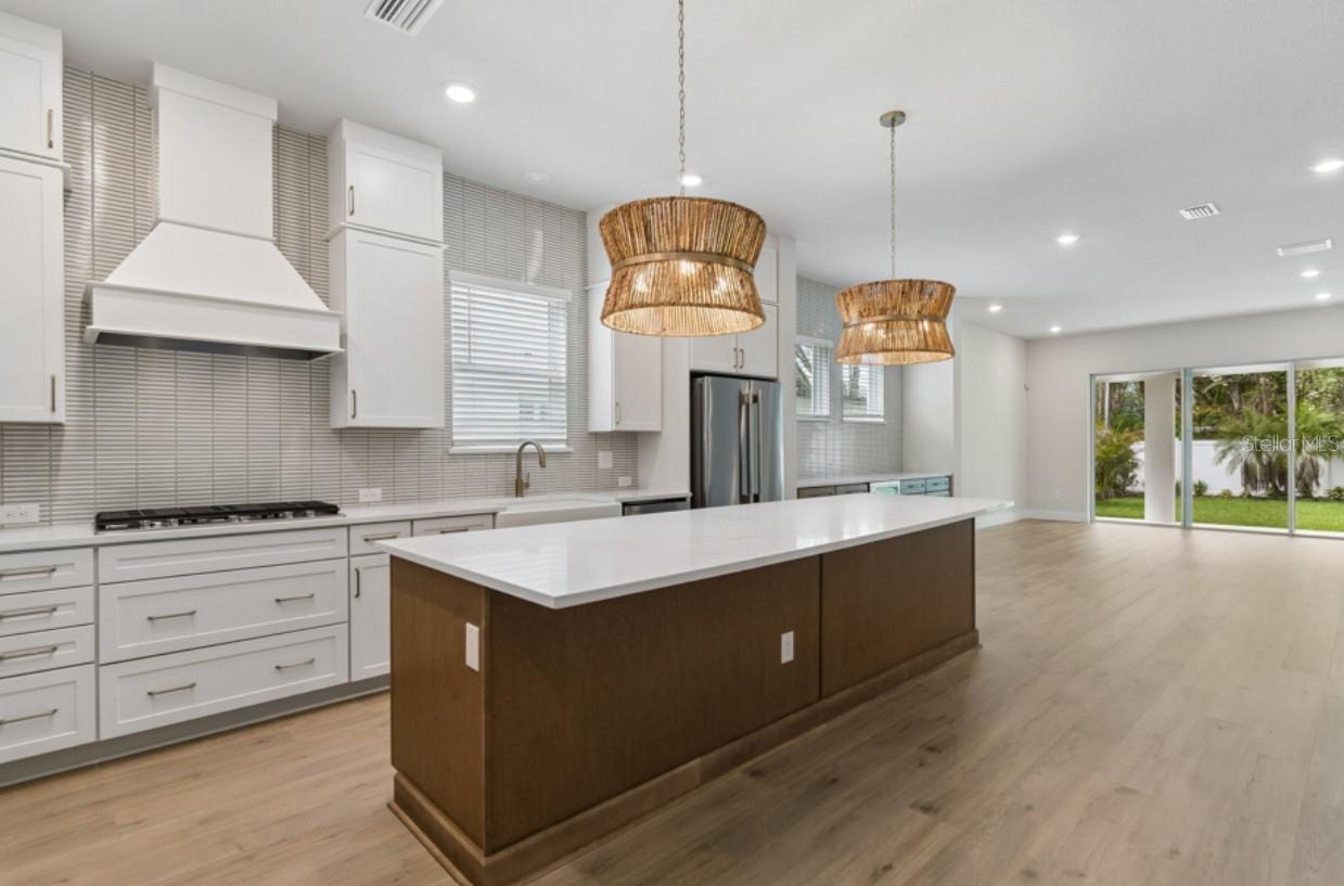 1002 W CHARTER ST — photo 18