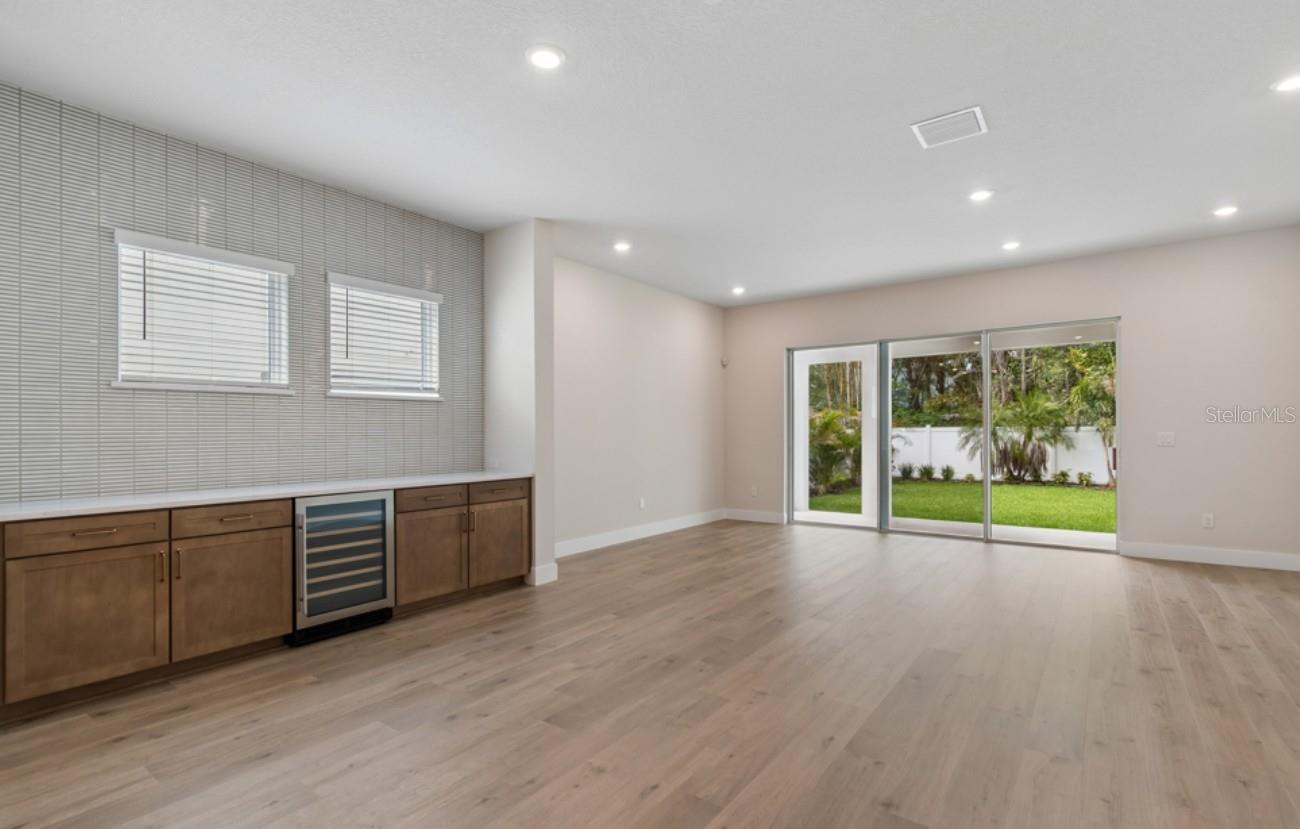 1002 W CHARTER ST — photo 19