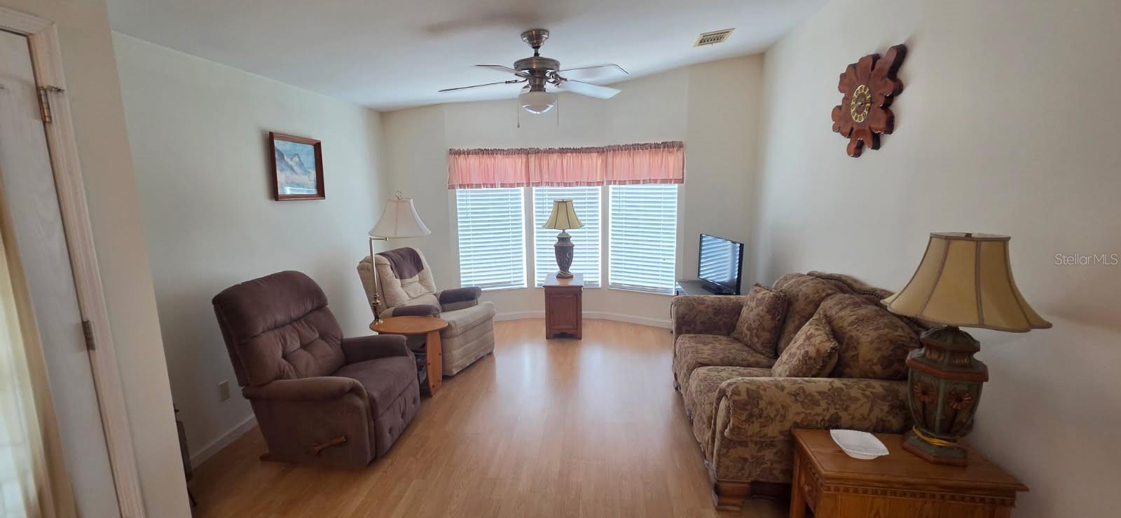 37437 GILL AVE — photo 8