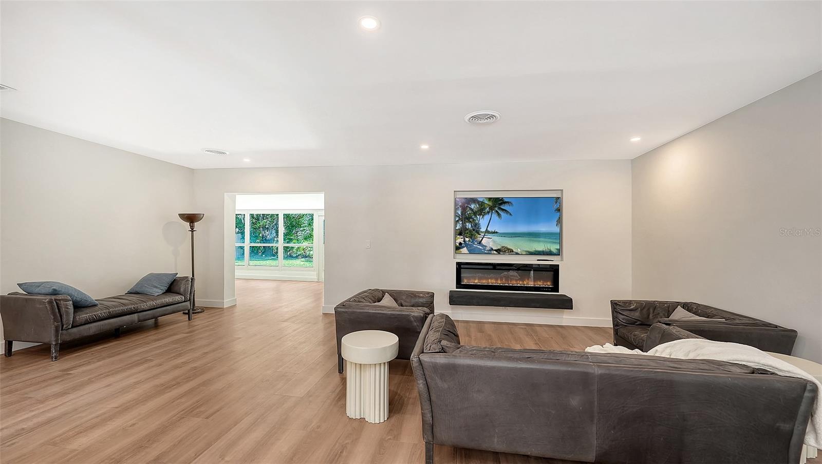 2465 FOSTER LN — photo 6