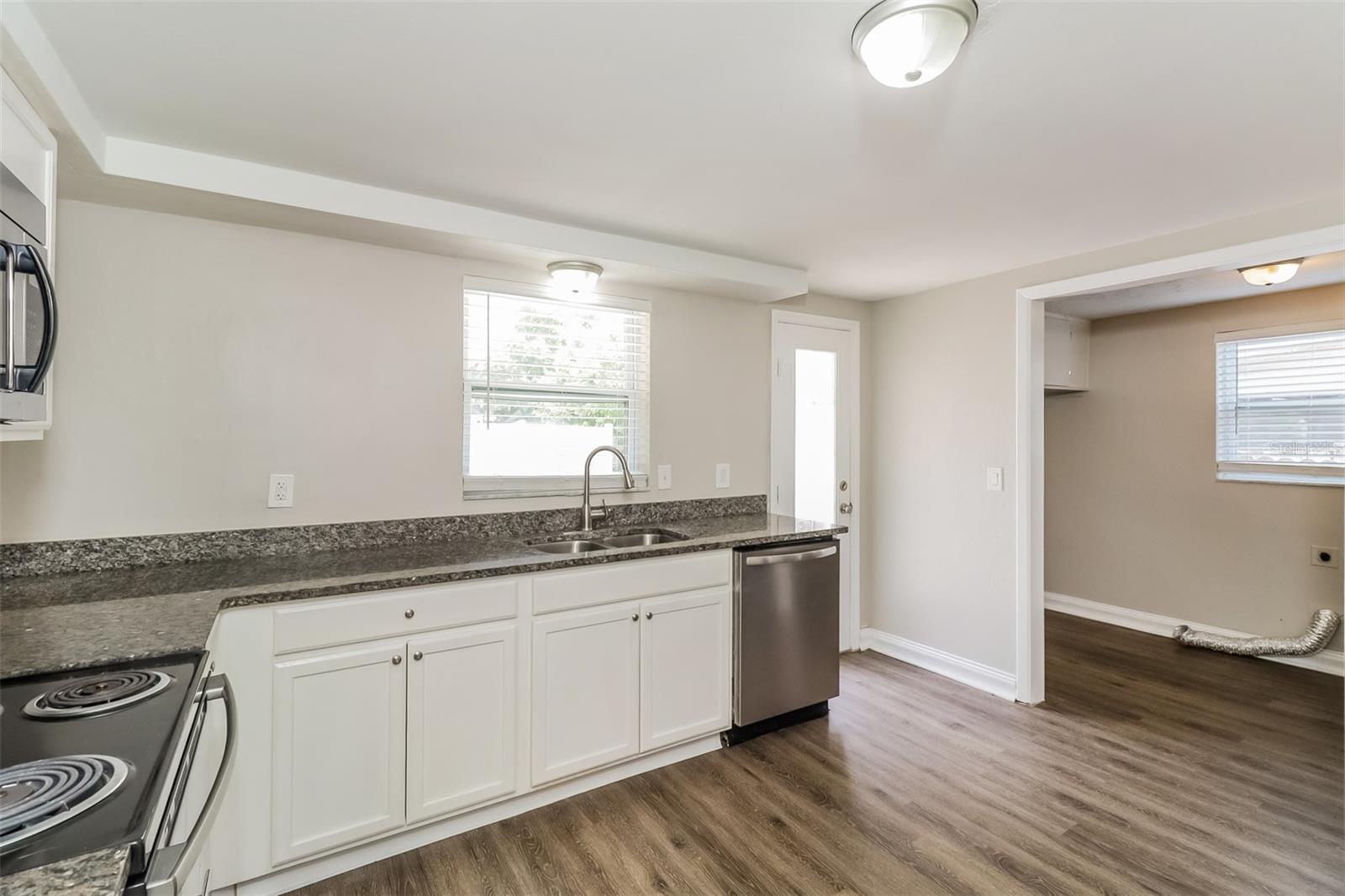 7710 VENICE DR — photo 7
