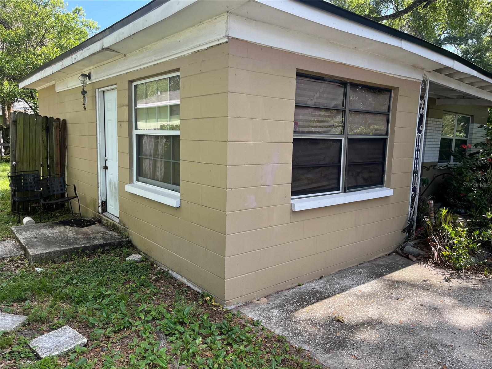 3104 E CHELSEA ST — photo 2