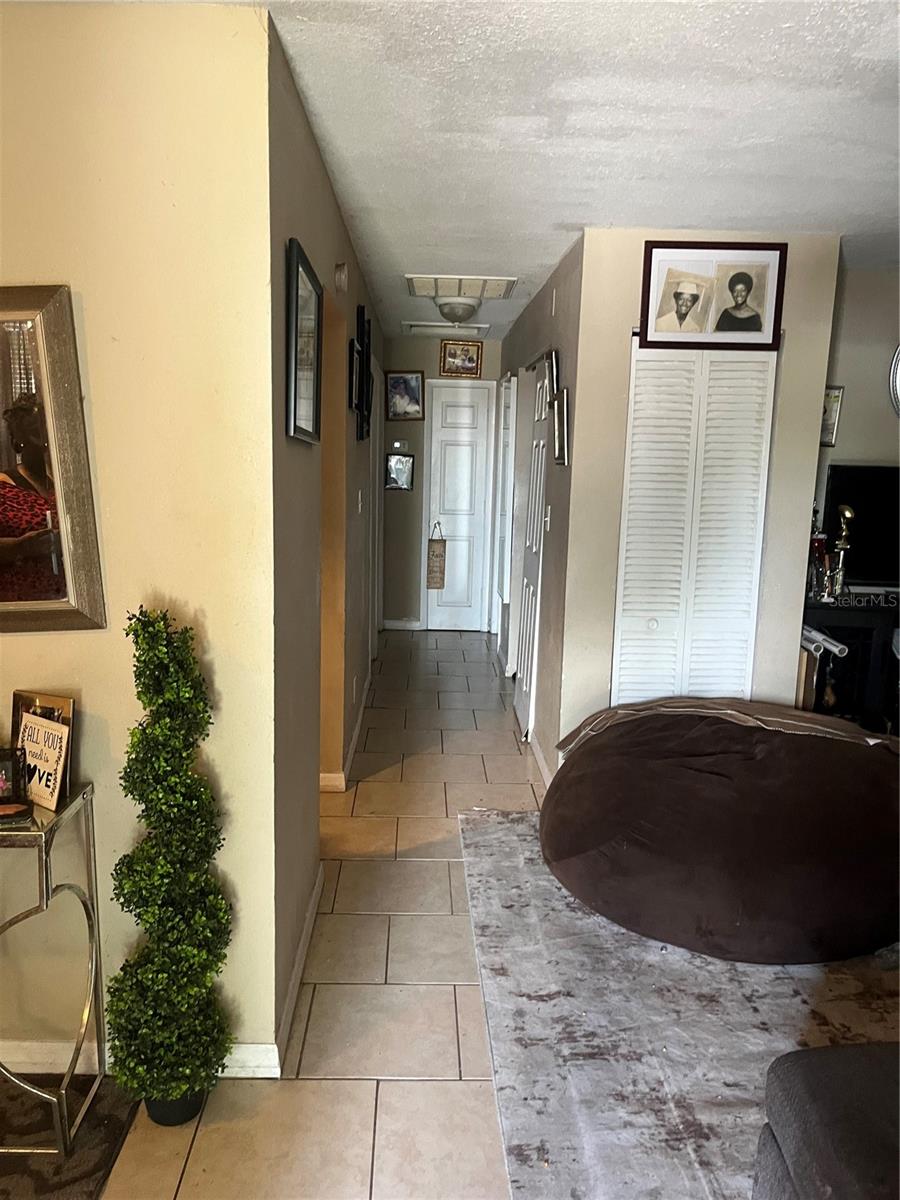 3104 E CHELSEA ST — photo 3