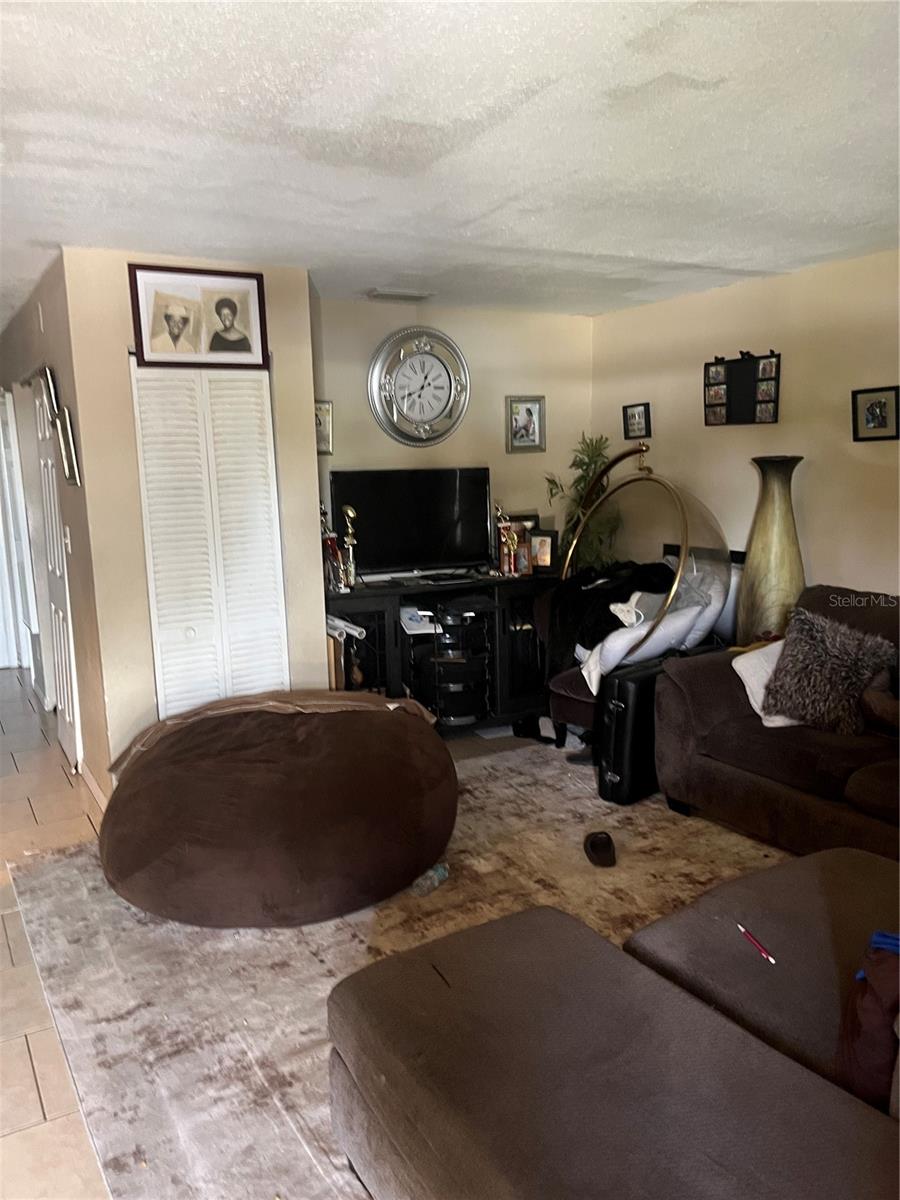 3104 E CHELSEA ST — photo 4