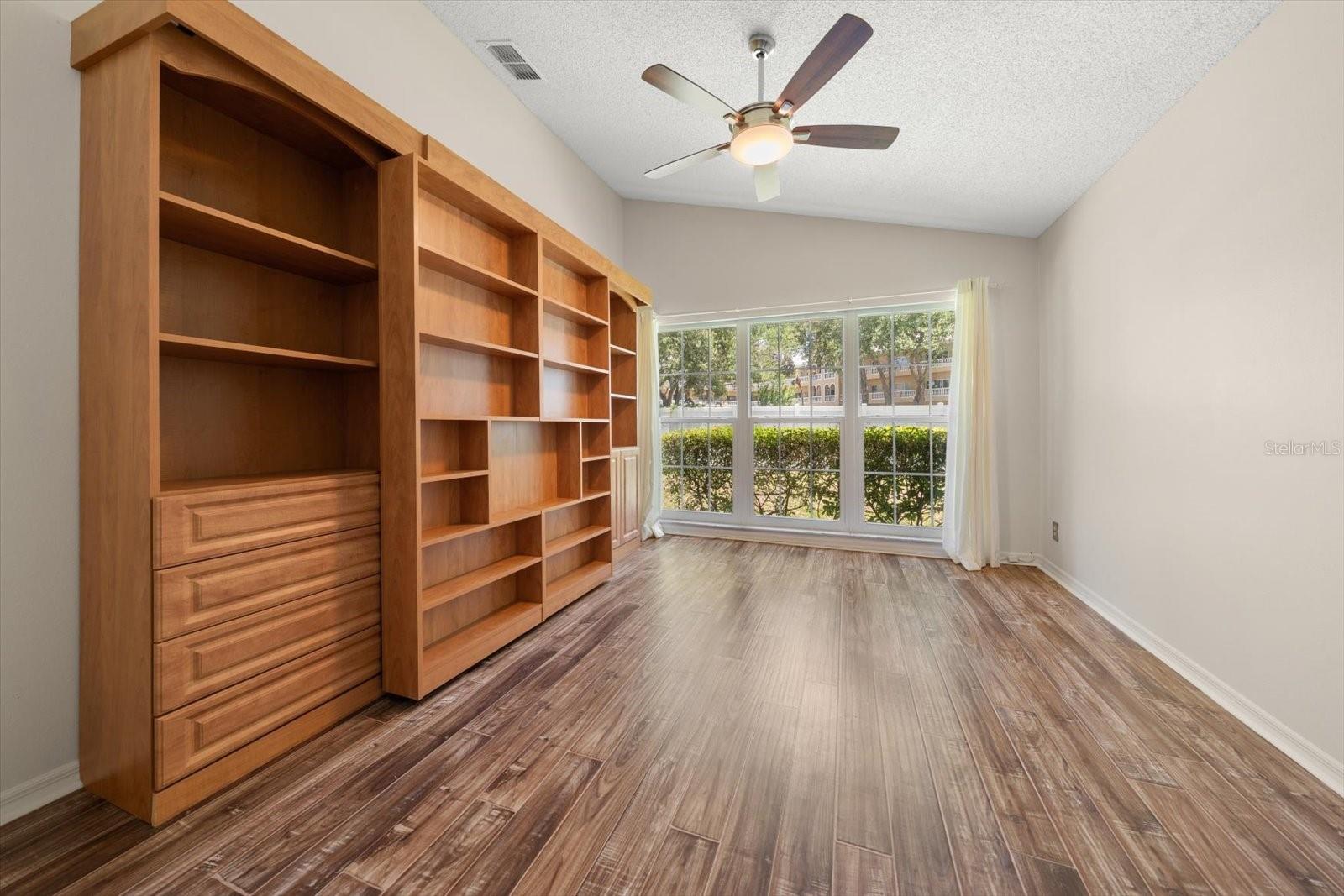 2069 LAKEVIEW DR — photo 10