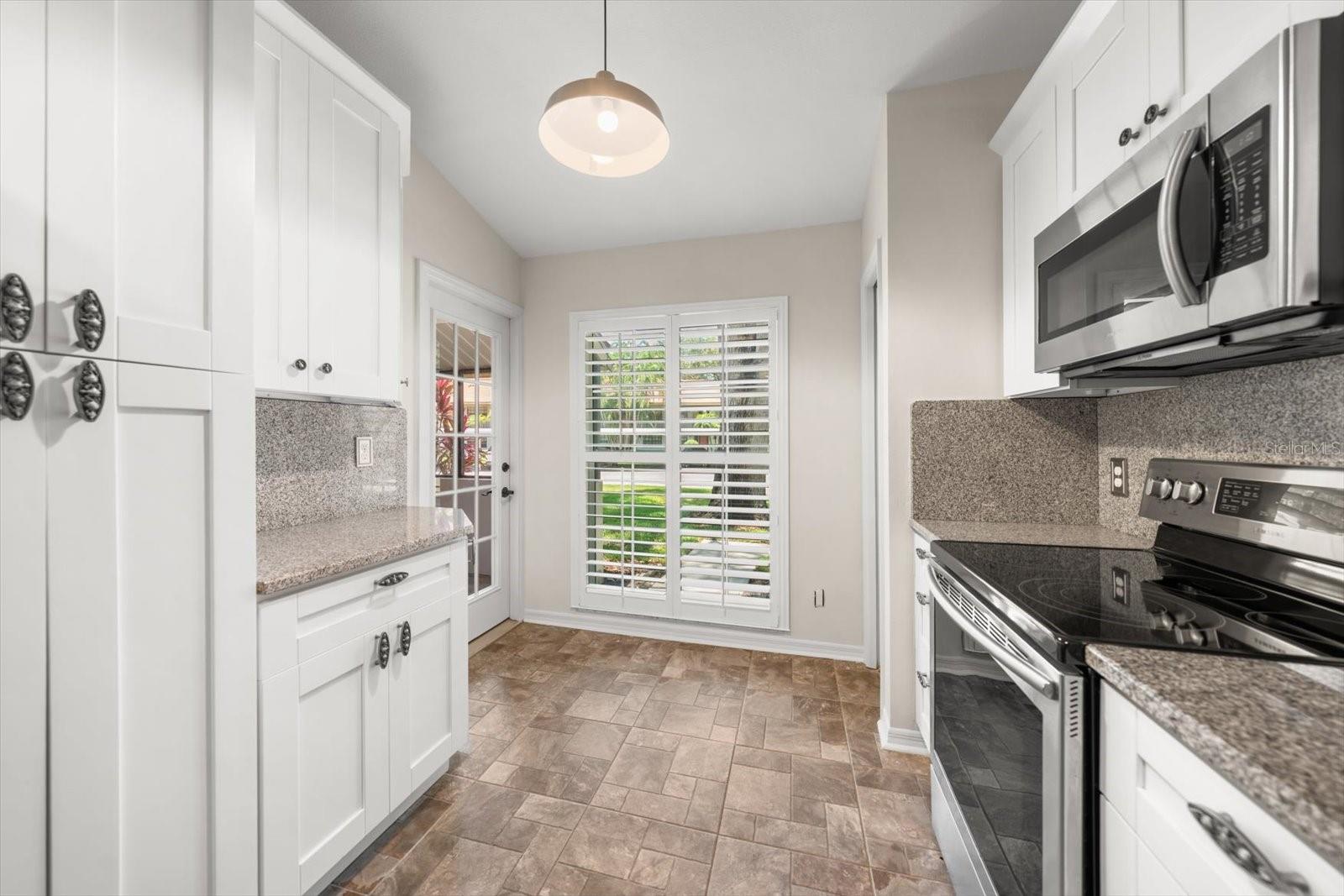 2069 LAKEVIEW DR — photo 13