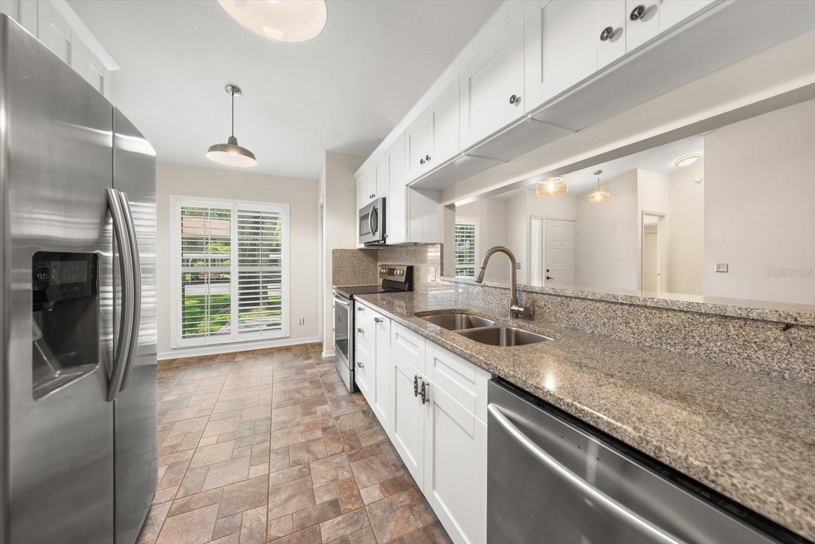 2069 LAKEVIEW DR — photo 11