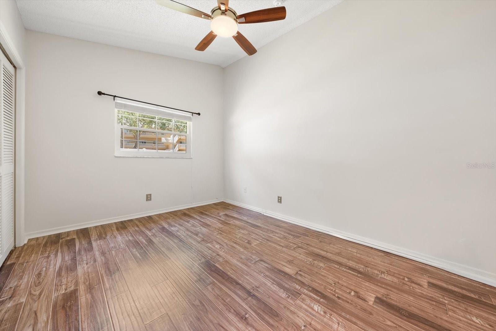 2069 LAKEVIEW DR — photo 25