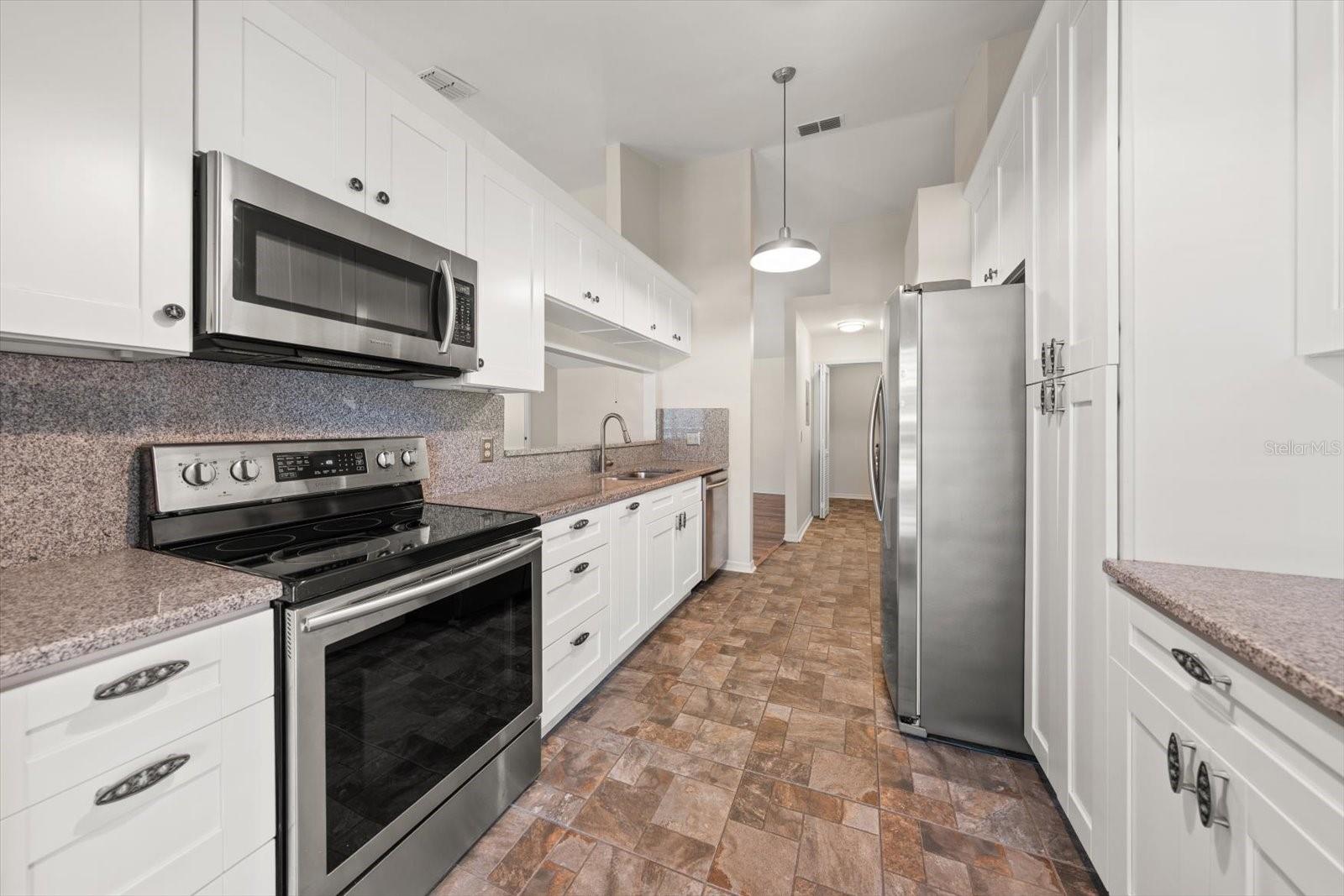 2069 LAKEVIEW DR — photo 12
