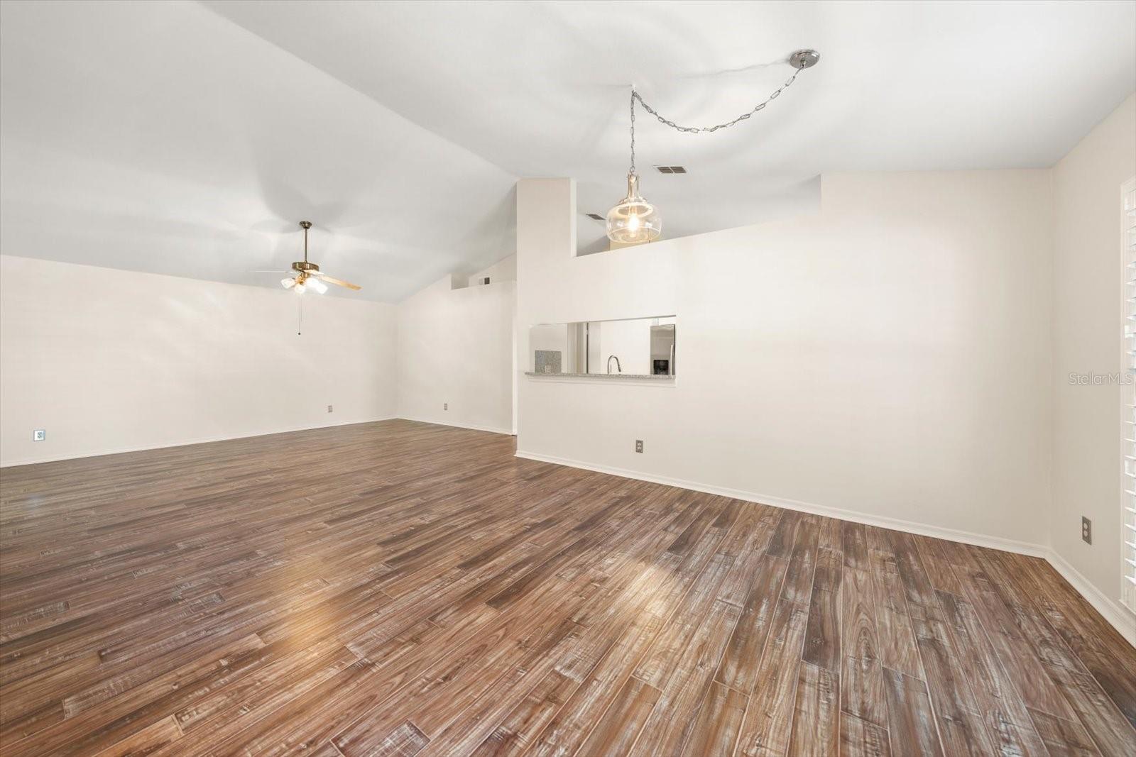 2069 LAKEVIEW DR — photo 7