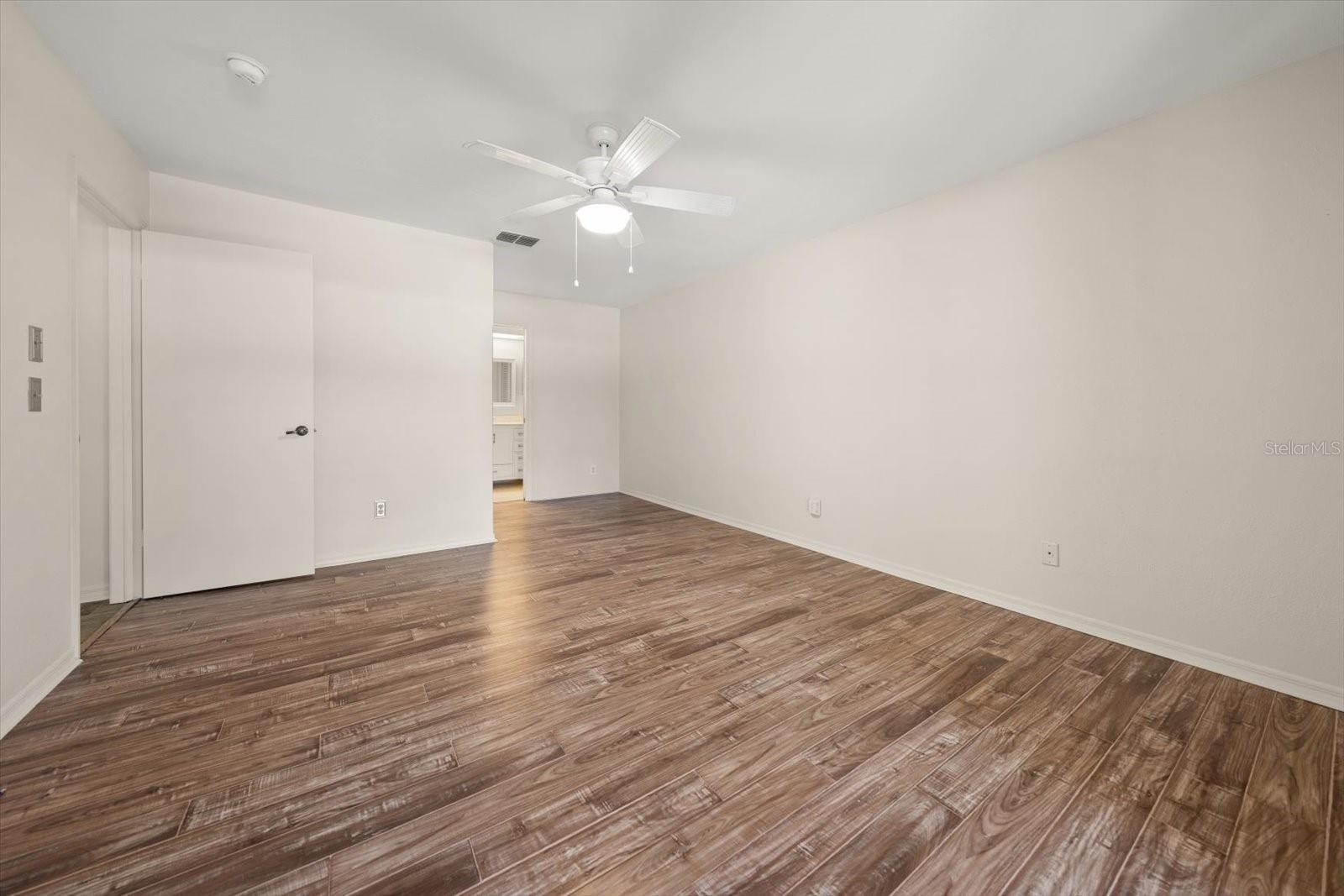 2069 LAKEVIEW DR — photo 20