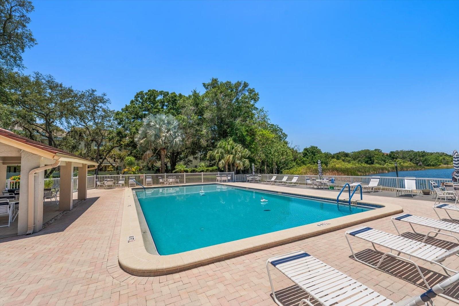 2069 LAKEVIEW DR — photo 30