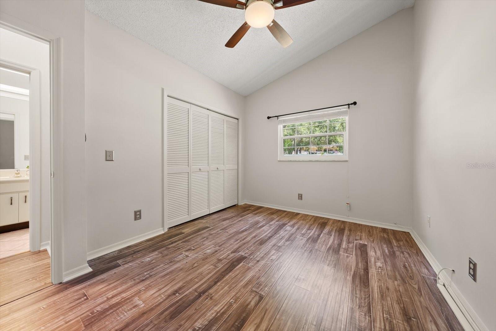 2069 LAKEVIEW DR — photo 24